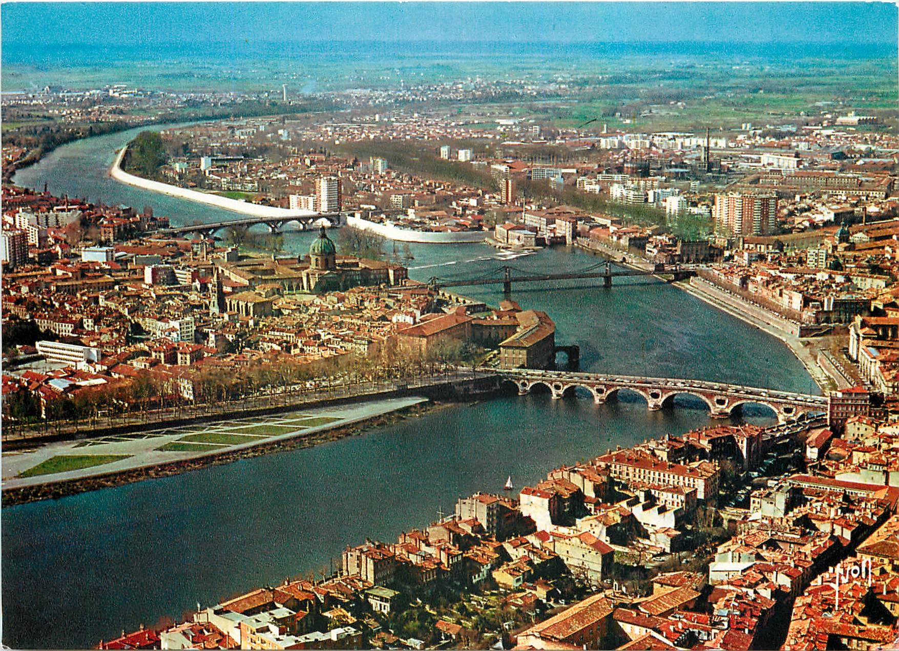 CPM Couleurs et Lumiere de France Toulouse Haute Garonne Vue generale et la Garonne 