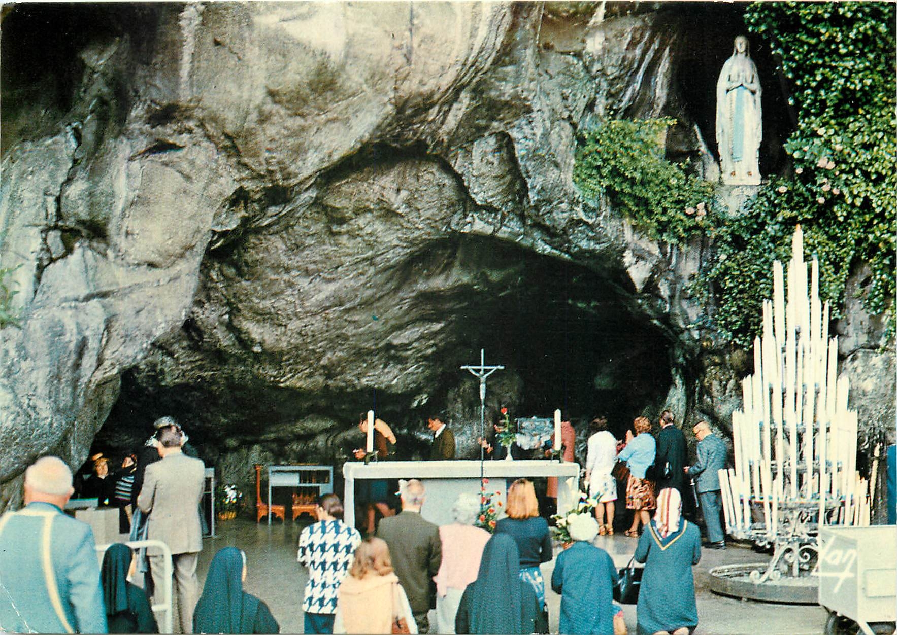 CPM Nos Belles Pyrenees Lourdes La Grotte Miraculeuse 