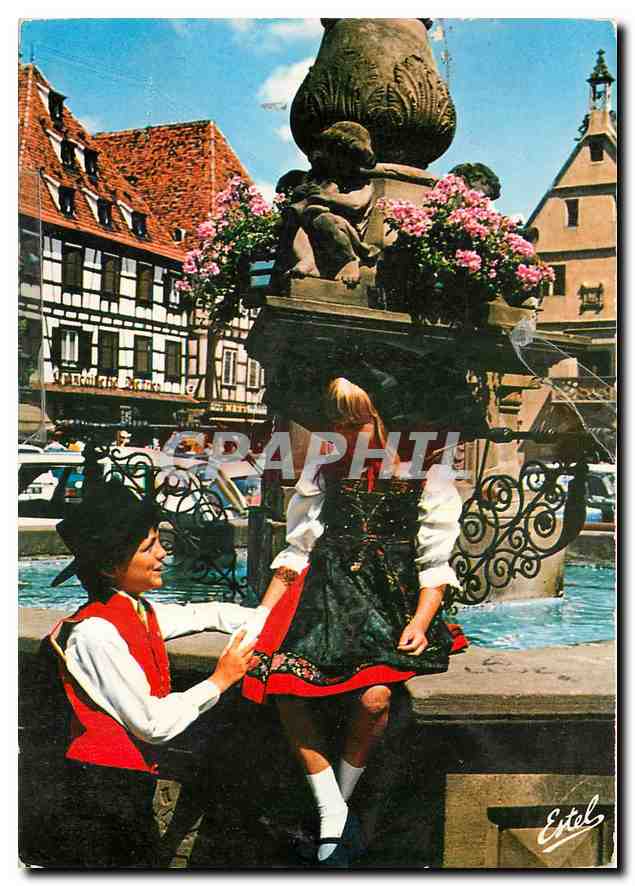 Obernai - jeunes Alsaciens en costume traditionnel devant la fontaine Sainte-Odile — Éditeur Eteb, n°32 828 W