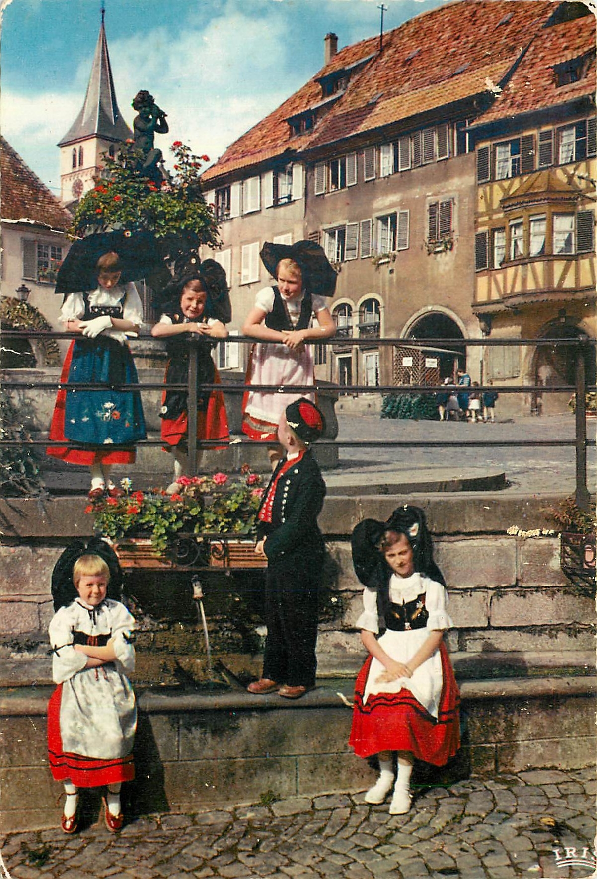 CPM L'Alsace Pittoresque Laquelle choisir Folklore