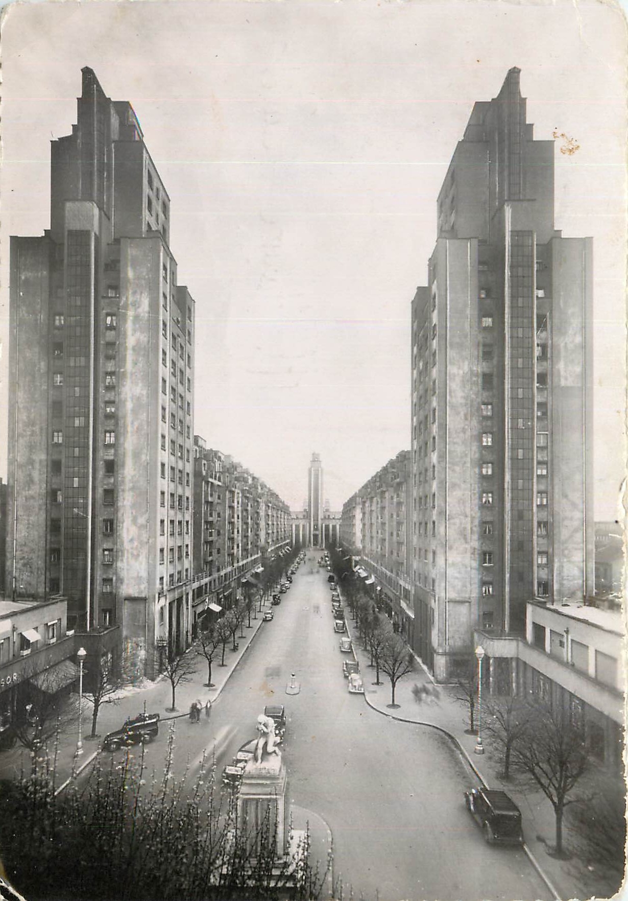 Les Tours de la Cité des Gratte-Ciel — Lyon — J. Cellard