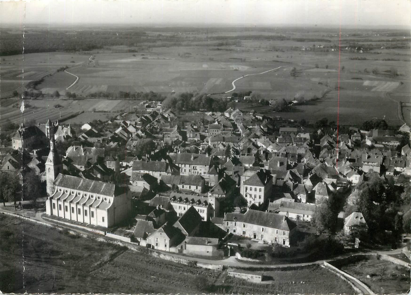 CPM Hte Saone Vue aerienne au Ier plan l'Eglise et l'Ecole Menaus 