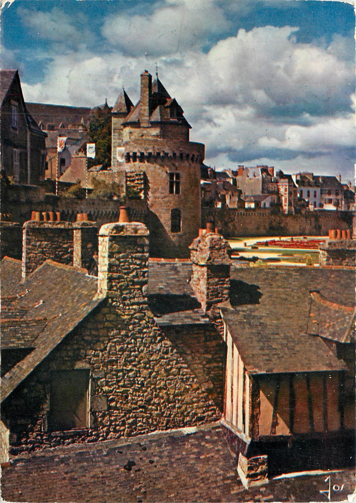 CPM La Bretagne en Couleurs Vannes Morbihan Les remparts et les vieux lavoirs 