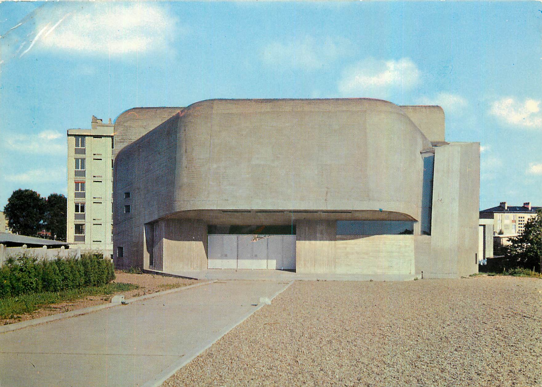 CPM Nevers Nievre l'Eglise Ste Bernadette du Banlay 