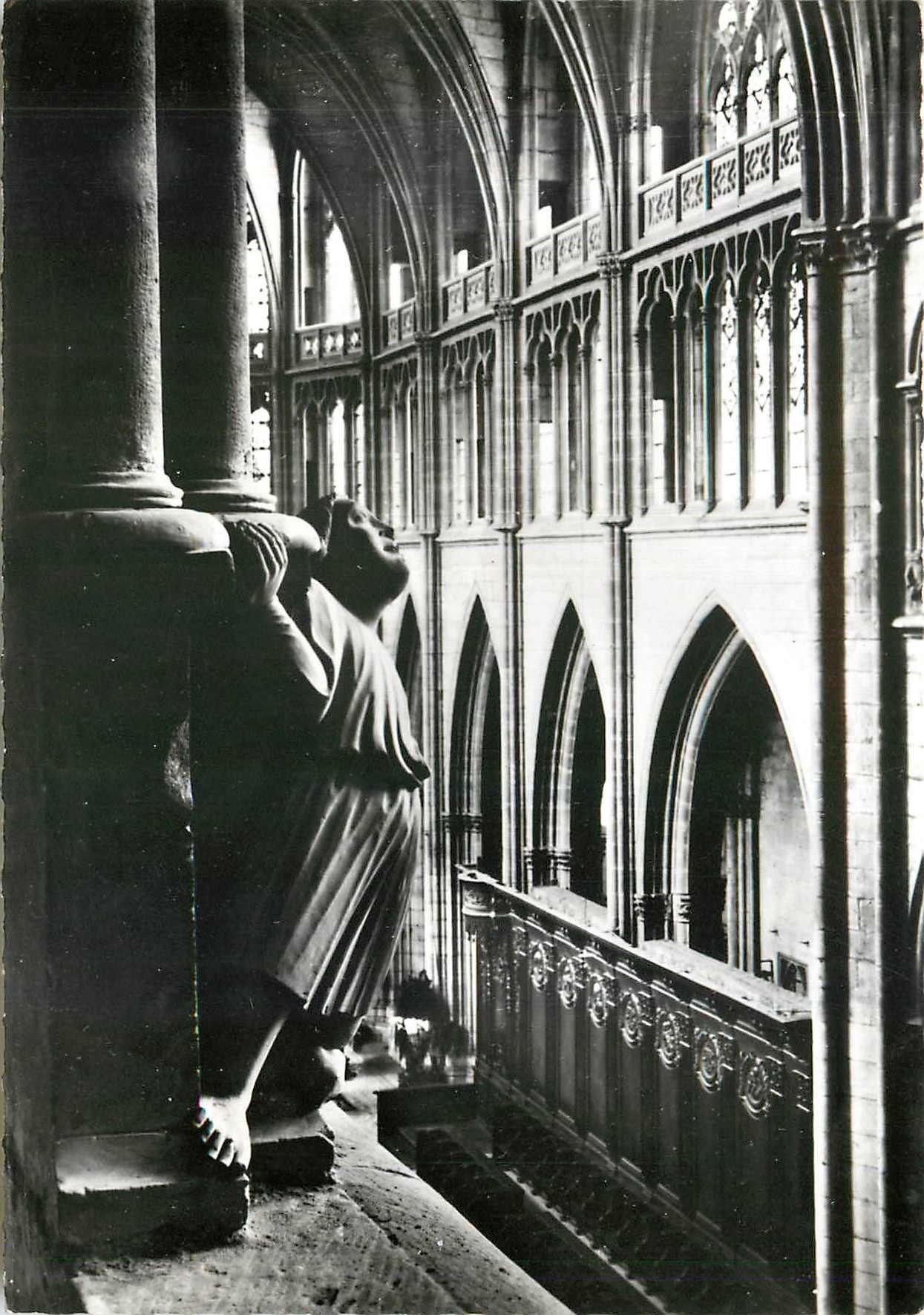 CPM Cathedrale de Nevers Vue sur l'ancien choeur partie sinistree en restauration 
