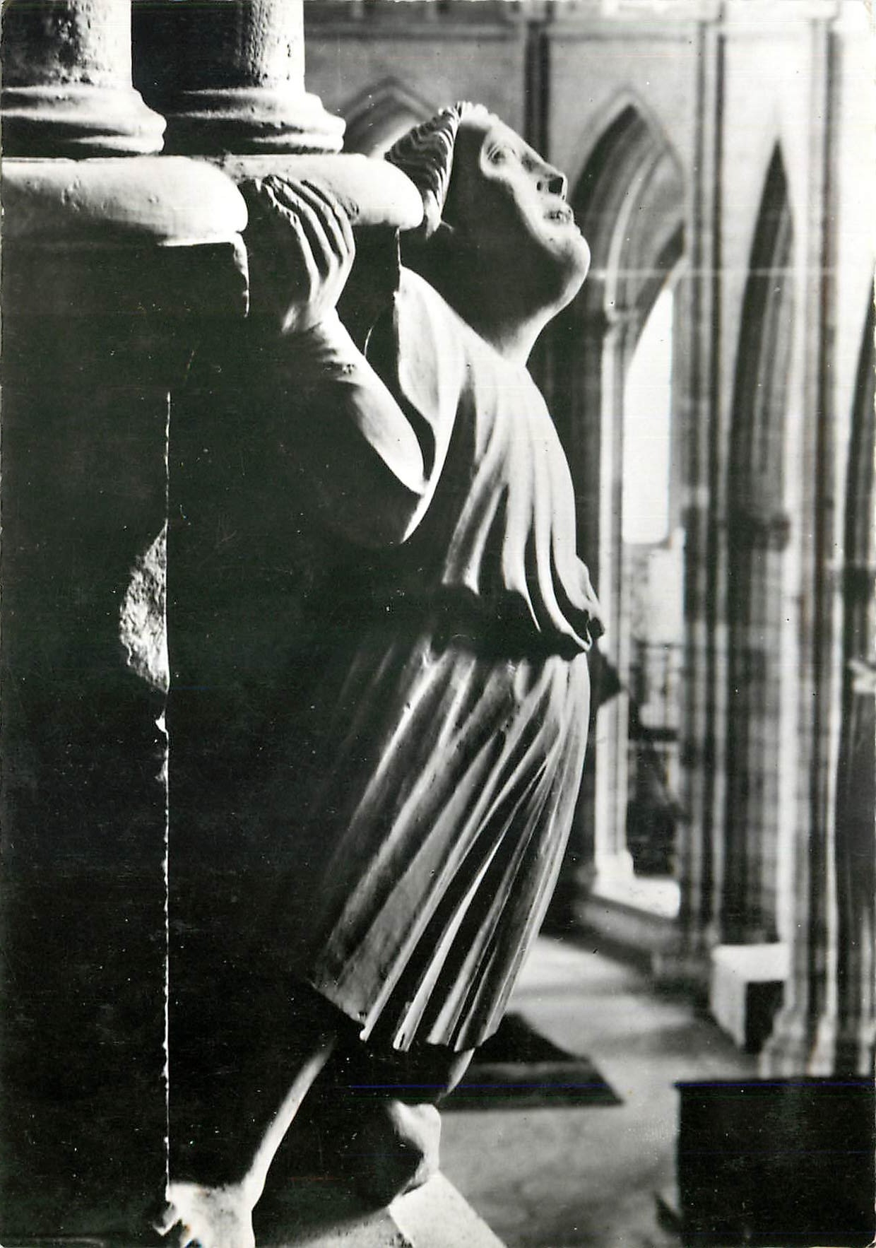 CPM Cathedrale de Nevers Statuette du Triforium 
