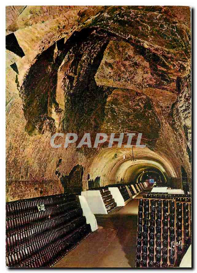 CPM En Champagne l'une des 47 galeries spectaculaires des Caves 