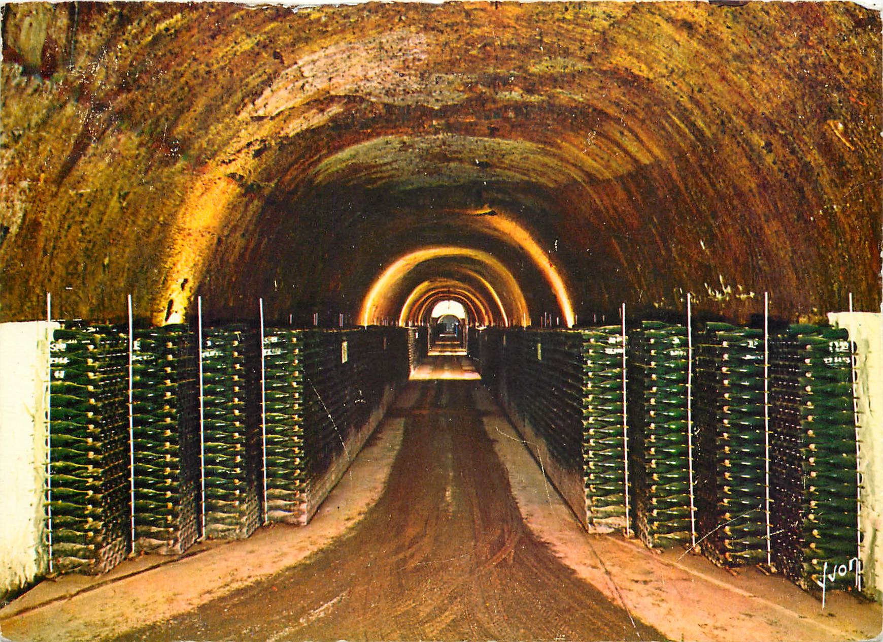 CPM En Champagne Une galerie dals les Caves Champagne Mercier Epernay 
