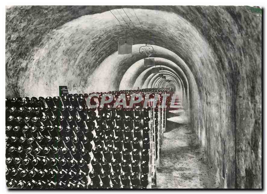CPM Champagne Victor Cliquot Maison fondee en 1892 Pierre Andre Succr Reims Vins sur pointes 