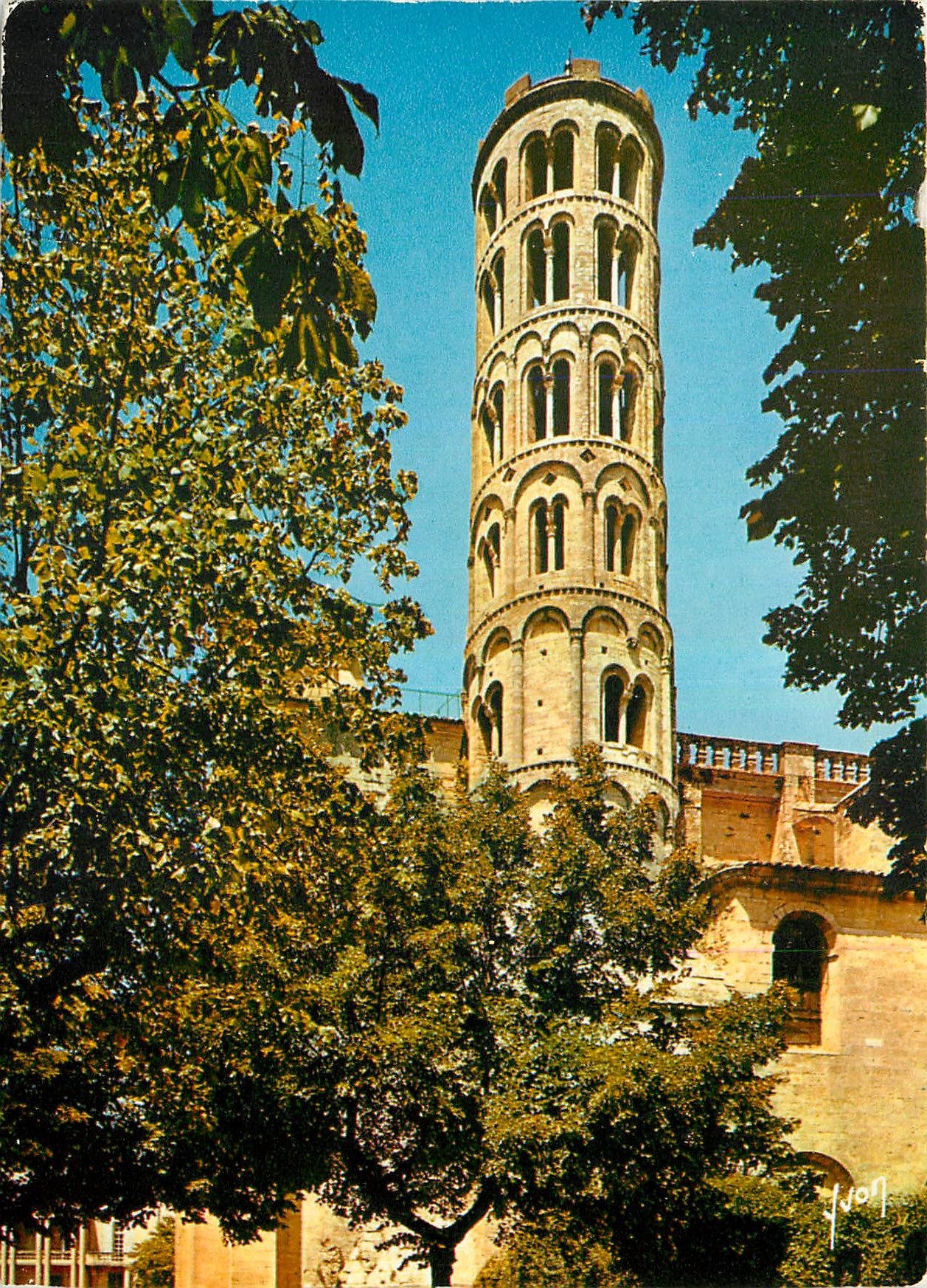 CPM Couleurs et Lumiere de France Uzes Gard La Tour Fenestrelle 