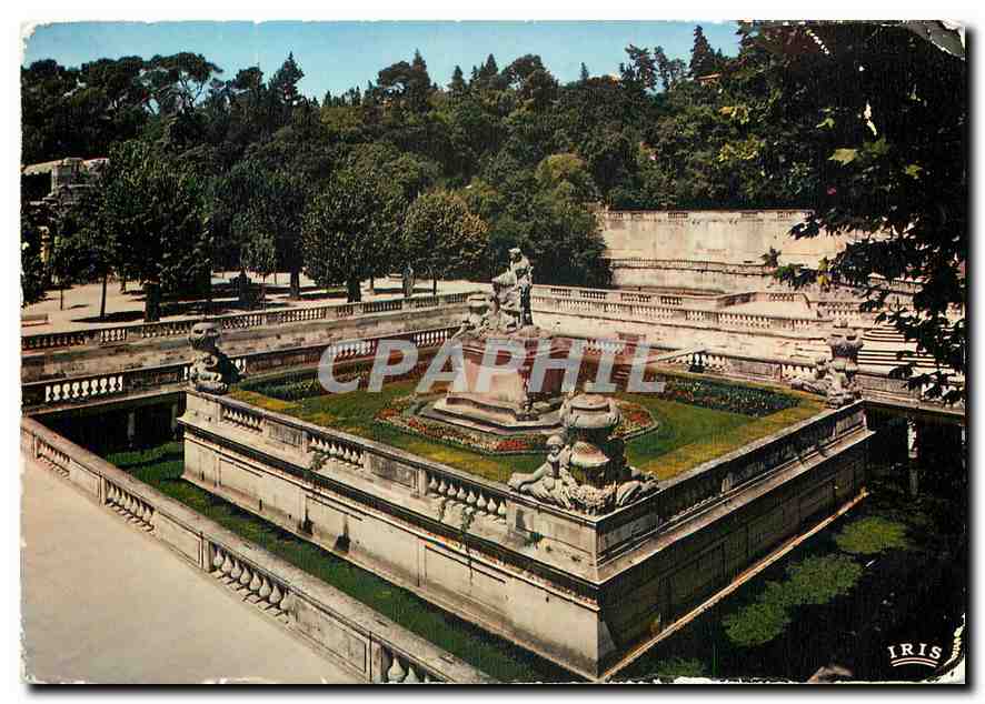 CPM Reflets de Provence Nimes Gard Les Jardins de la Fontaine 