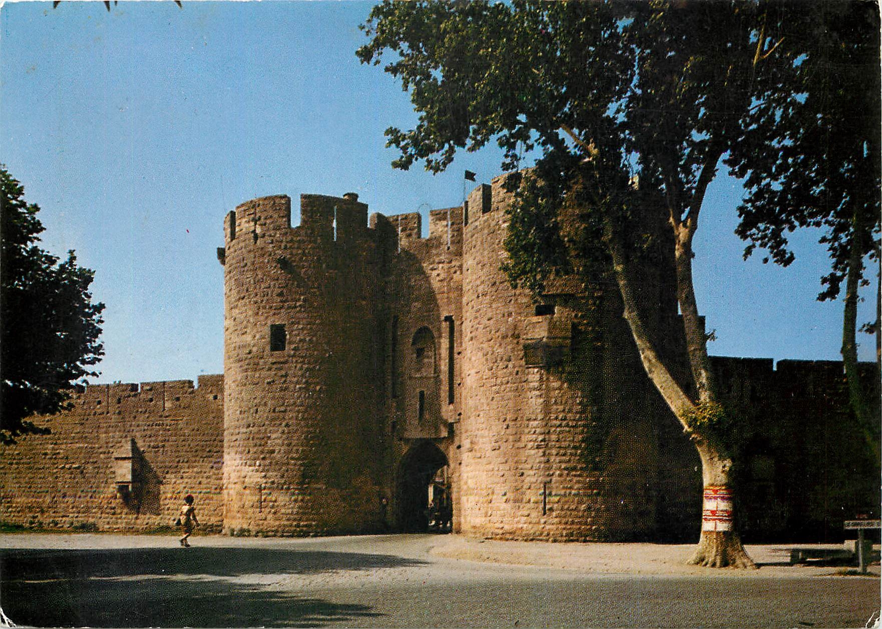CPM Aigues Mortes Gard Les remparts Porte de la Gardette 