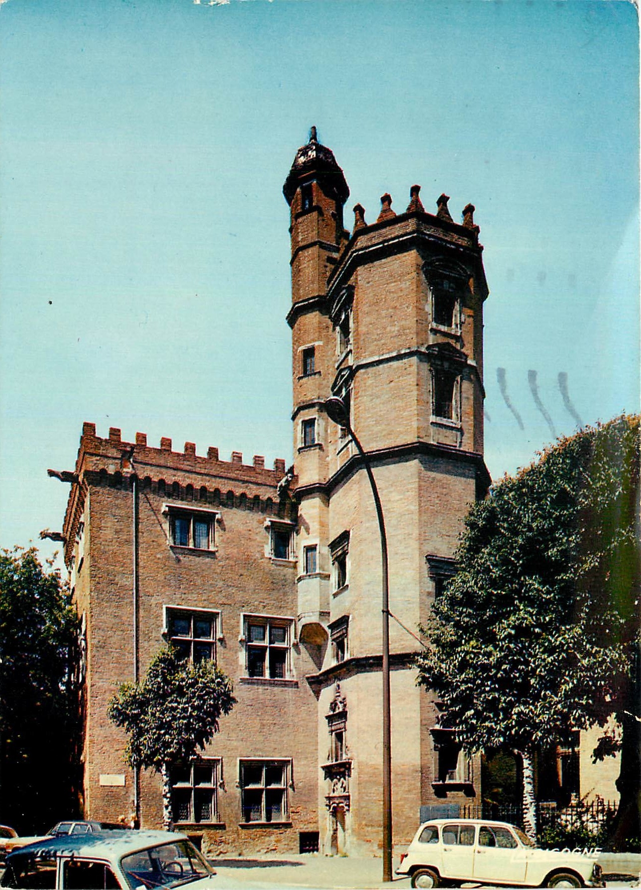 Hôtel Dahus — Tour de Tournœil (1528) — Éditions La Cigogne