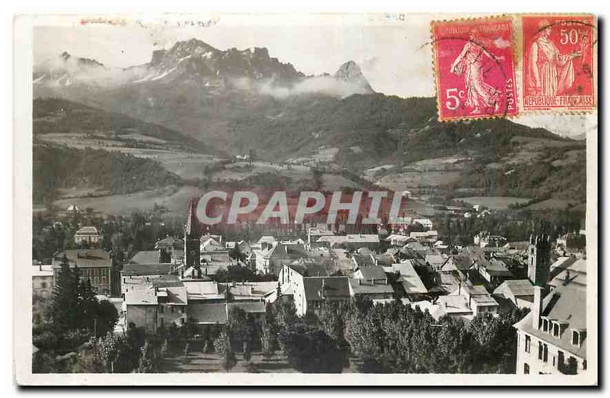 CPM Barcelonnette B A Vue generale et Chapeau du gendarme 