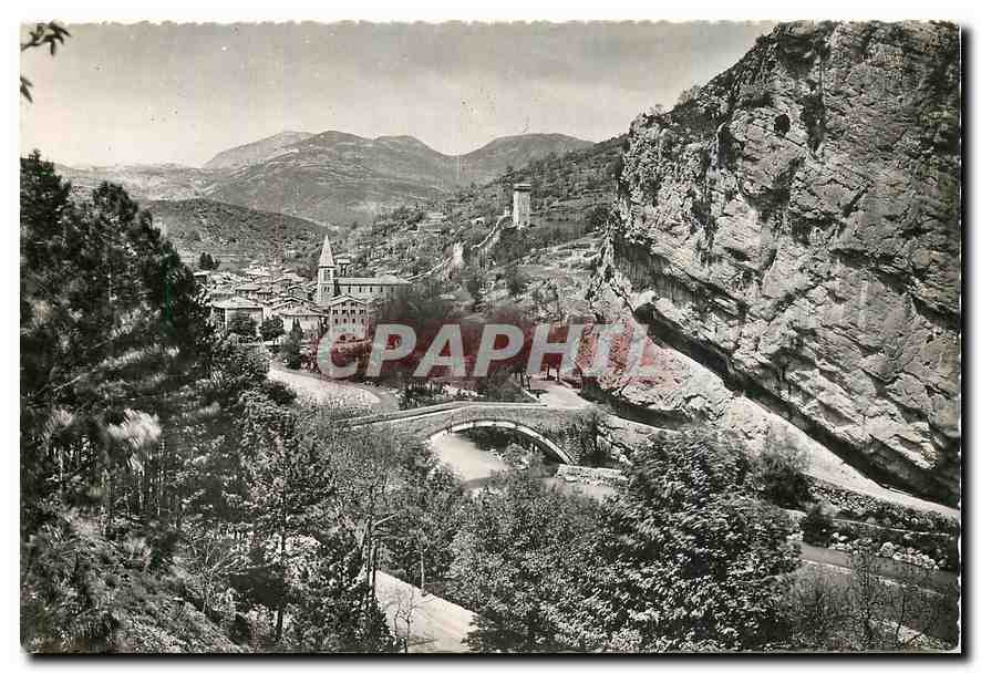 CPM Castellane B A sur les bords du Verdon ses sites historiques et ses belles montagnes 