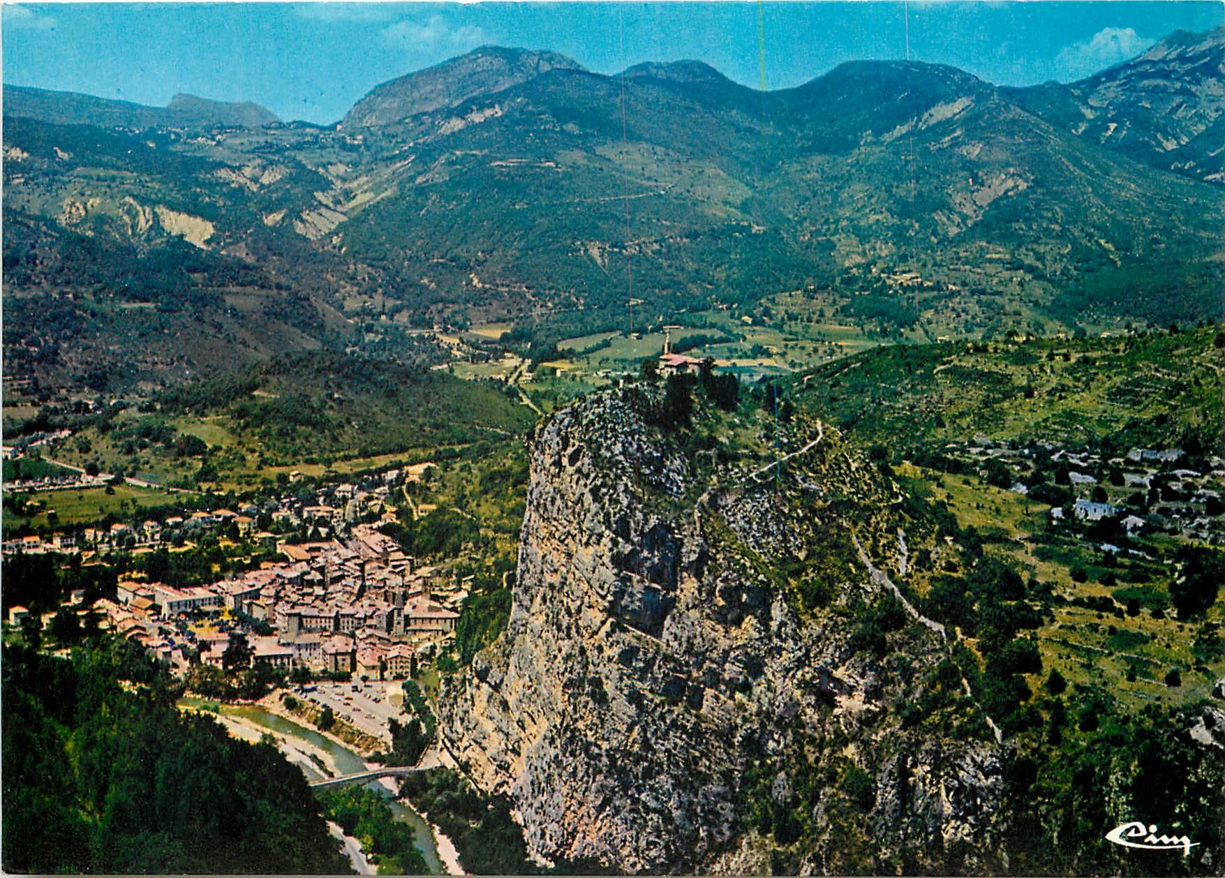 CPM Castellane Alpes de hte Prov Vue generale aerienne 