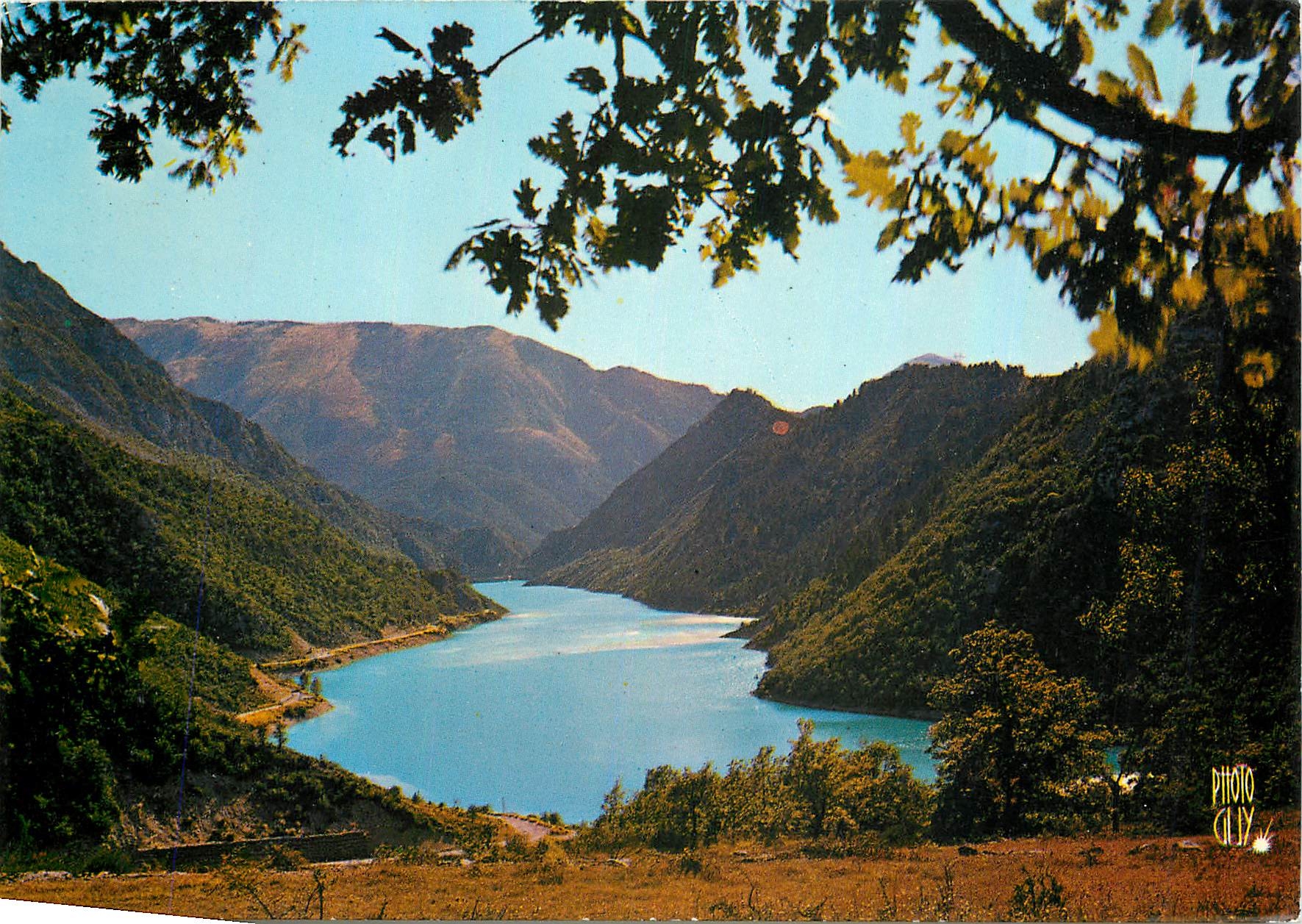 CPM Paysages de France Haute Provence Lac de la Chaudonne pres castellane Alpes de Haute Provence vu
