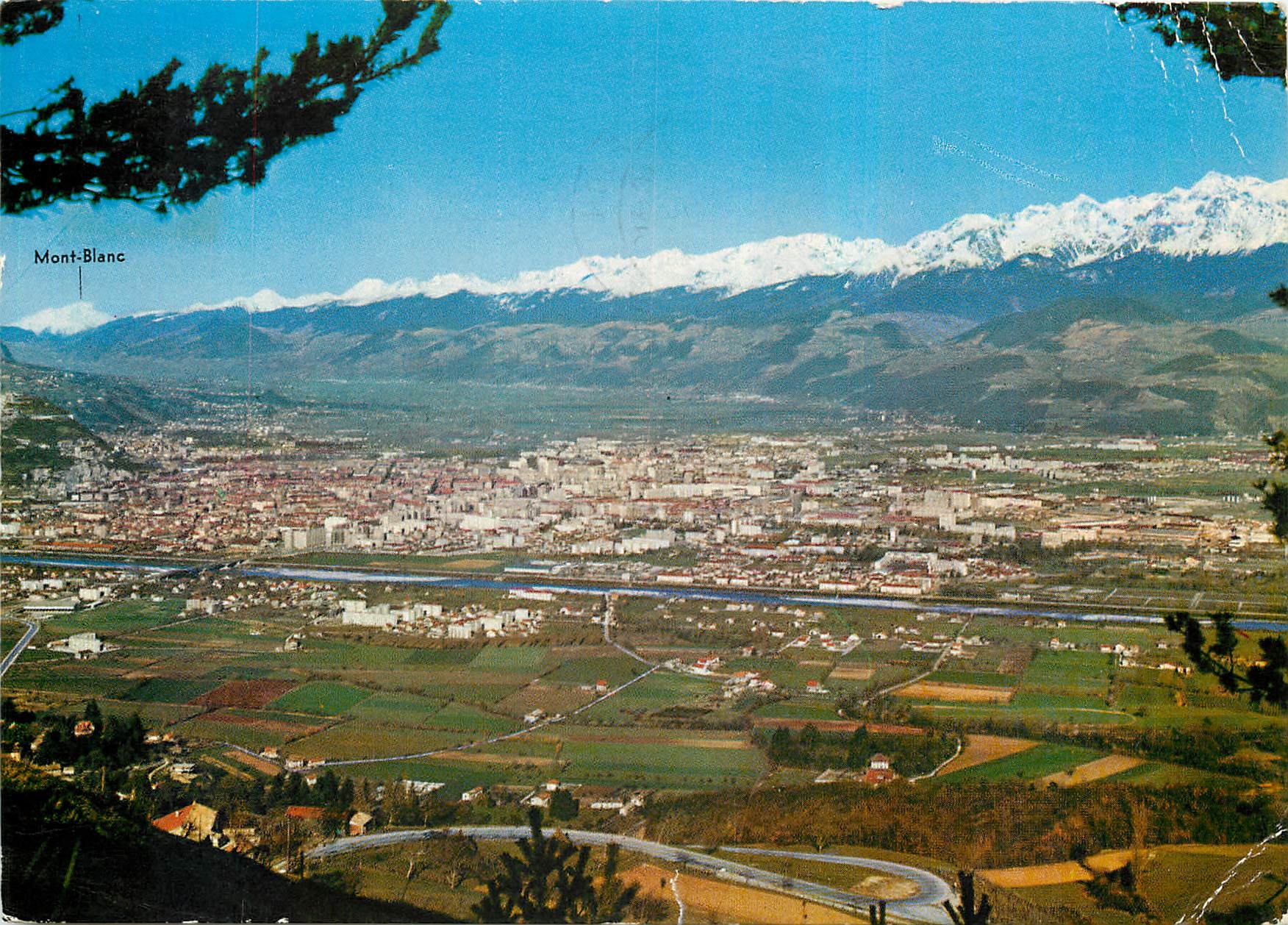 CPM Les Alpes en couleurs naturelles Grenoble Vue panoramique sur la Ville la Chaine de Belledonne e
