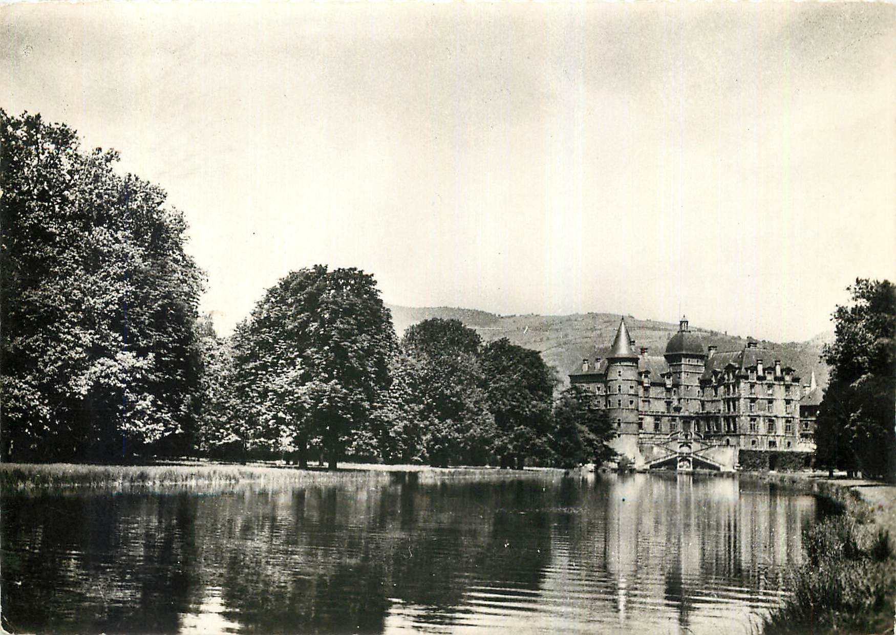 Vizille (Isère) — Le Château - Résidence Présidentielle — Combier Imp. M.A.N. (S.-St-L.)