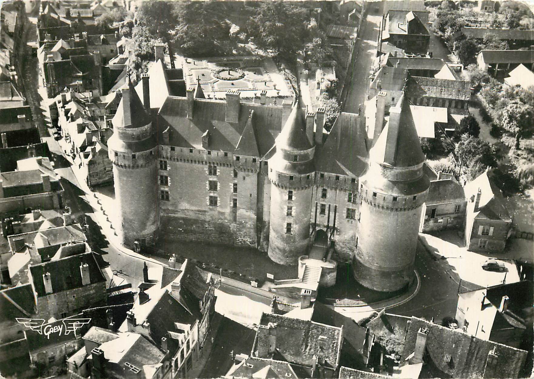 CPM La France Vue du Ciel Langeais I et L Le Chateau au fond les Jardins 