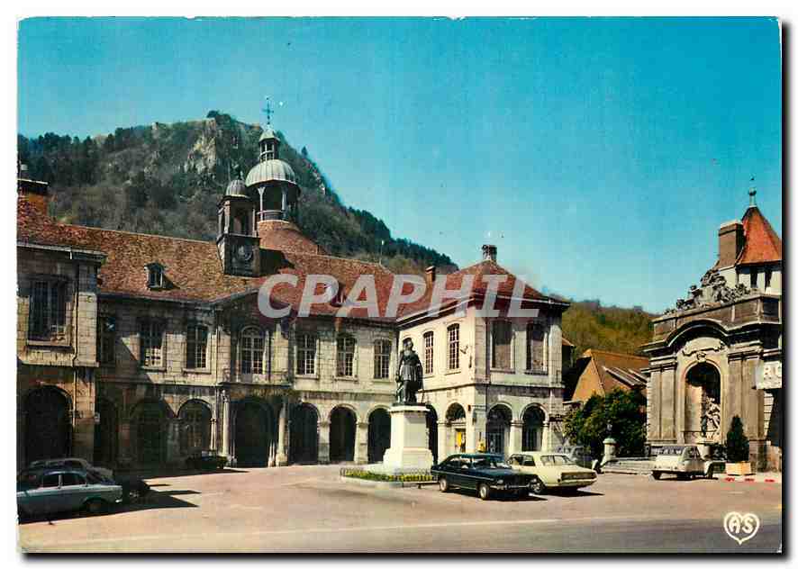 CPM La Franche Comte Pittoresque Salins les Bains Place des Allies L'Hotel de Ville et la Chapelle d