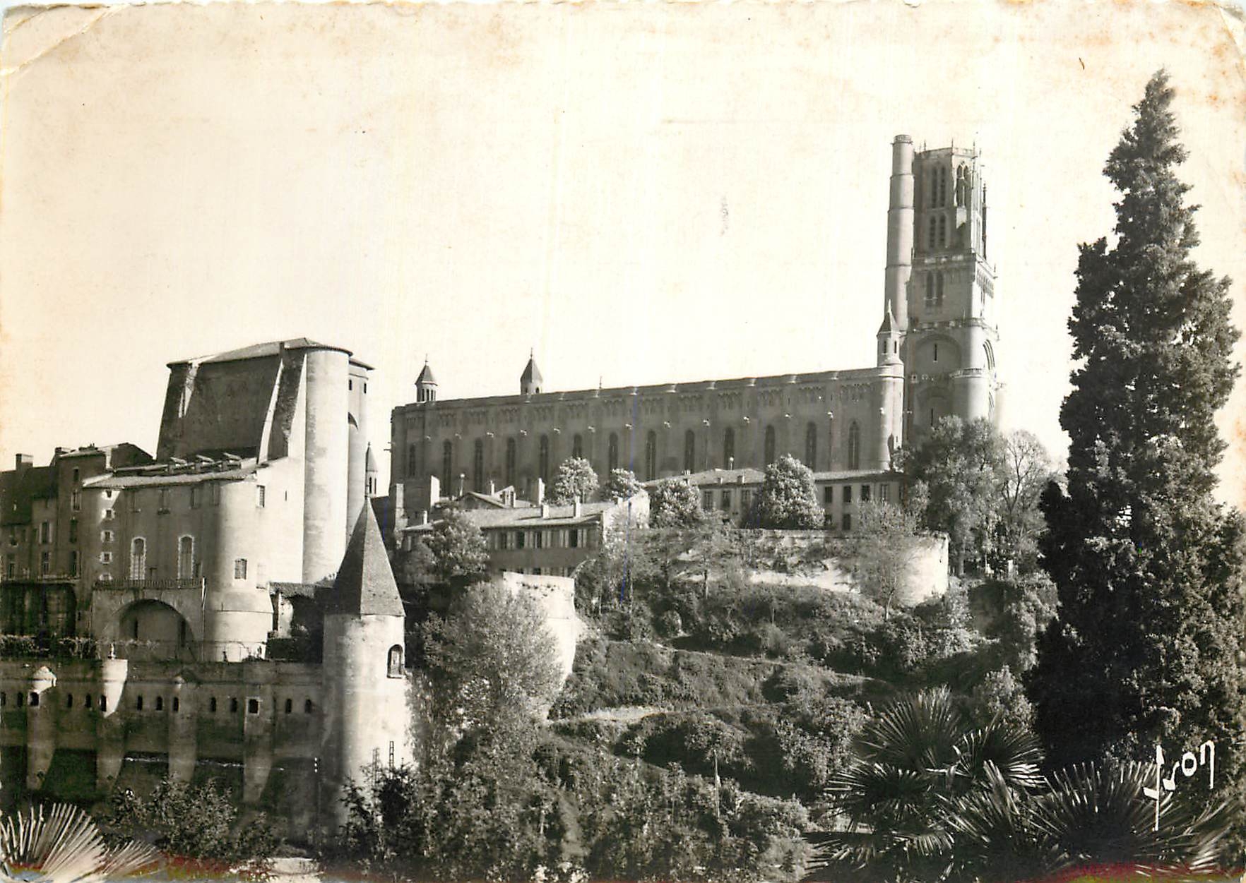 CPM Albi Tarn La Cathedrale Ste Cecile et le Palais de la Berbie 