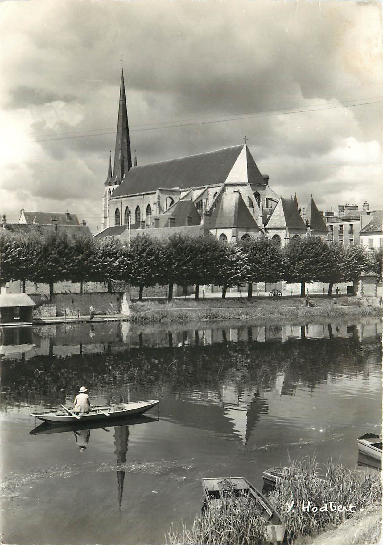 CPM Nemours S et M L'Abside de l'Eglise St Jean Baptiste sur les bords du Loing et le quai de l'Hote