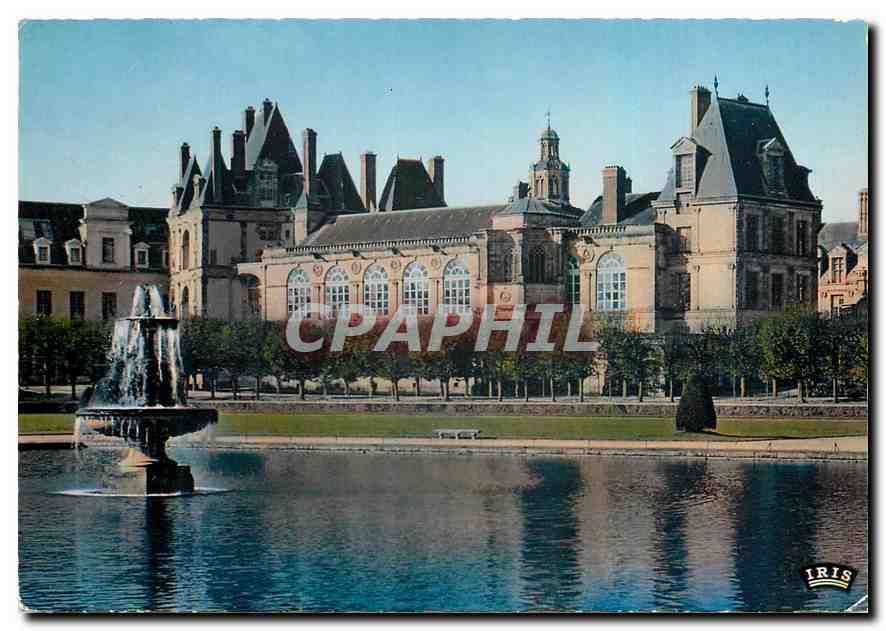 Fontainebleau (Seine-et-Marne) — Le Palais : La Salle de bal, la chapelle St-Saturnin et le pavillon du Dauphin donnant sur le jardin Français — Éditions Herbet, Massy