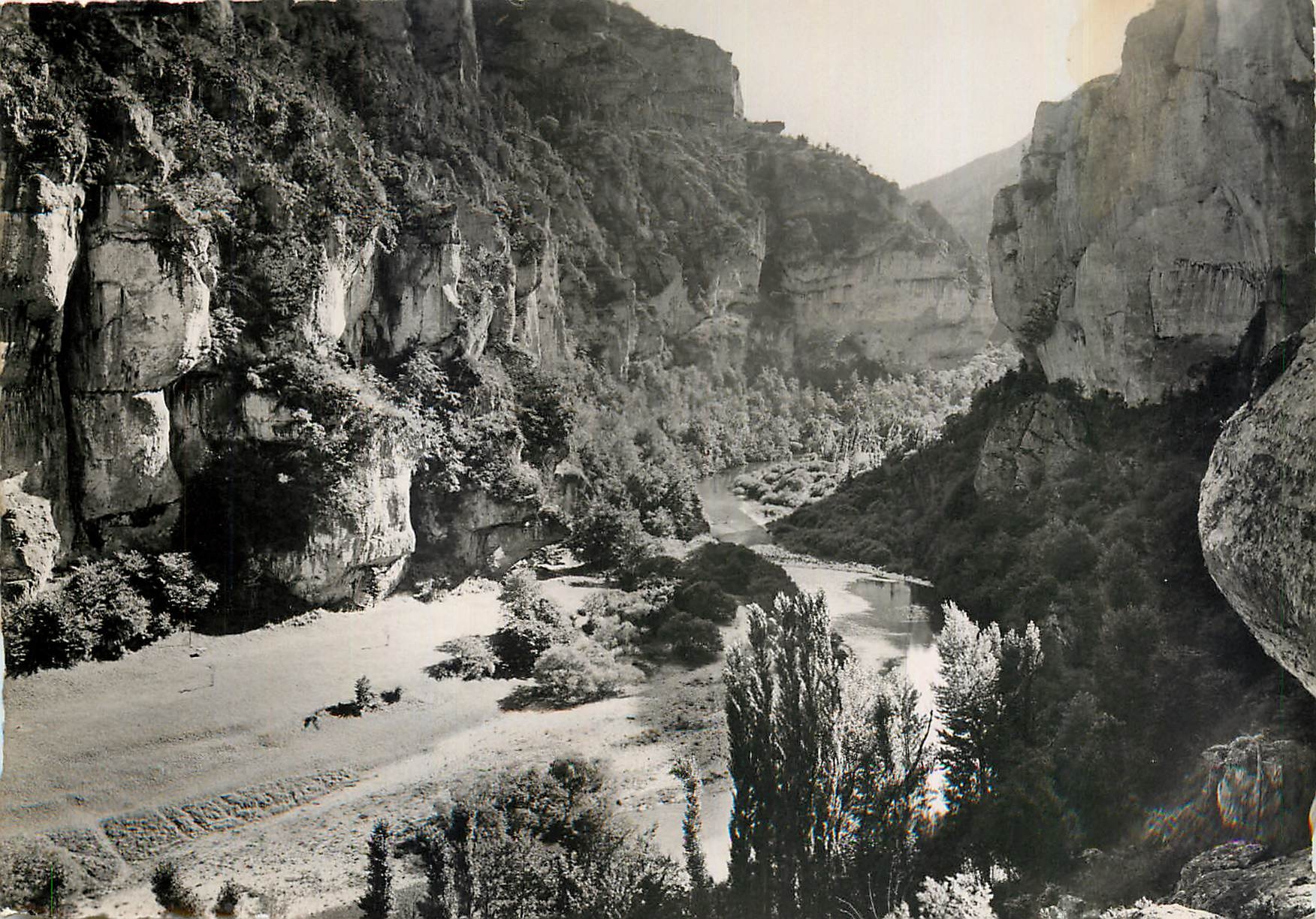 CPM Le Languedoc Gorges du Tarn Lozere Sorties du Cirque des Baumes 