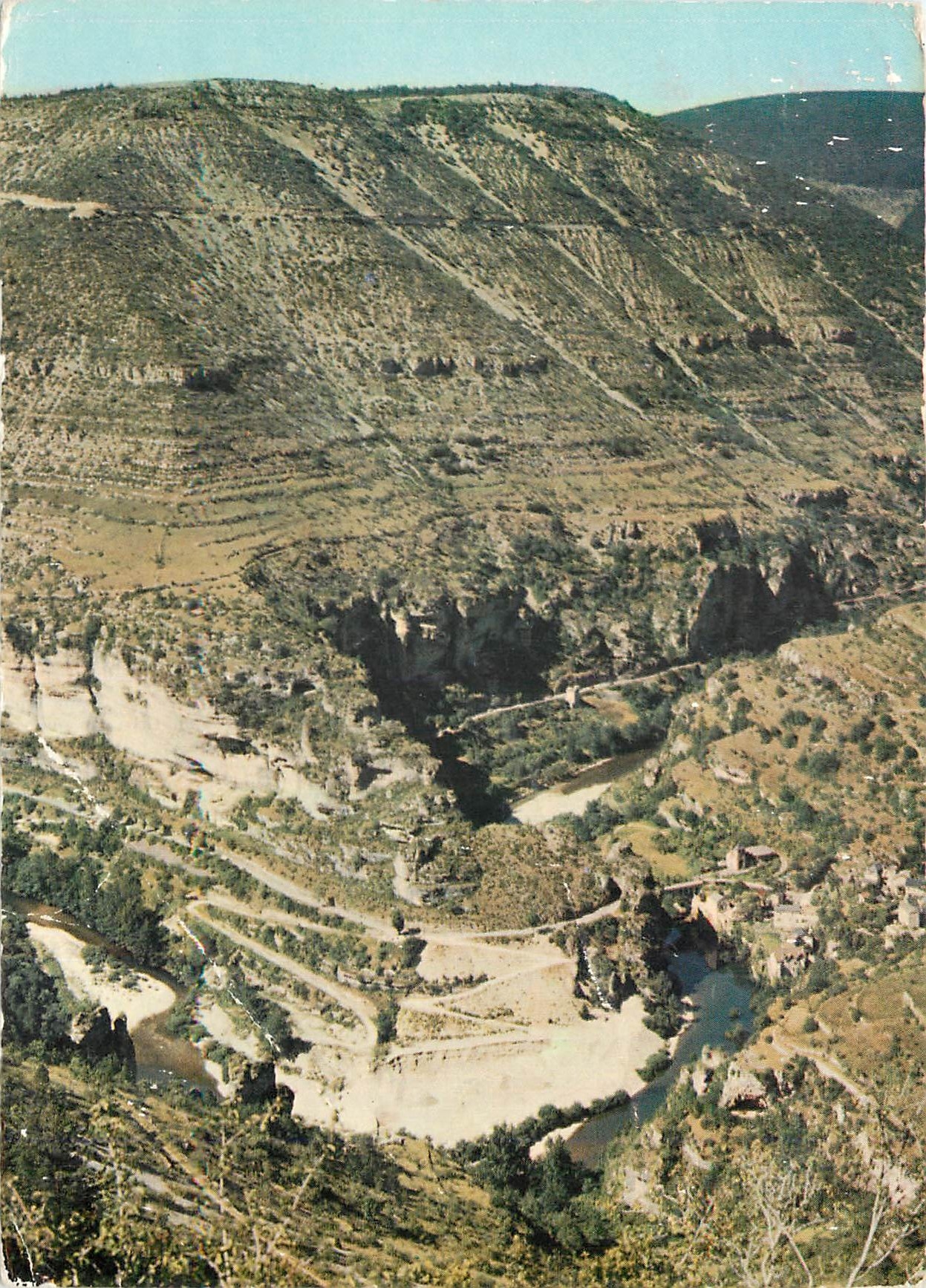 CPM En Parcourant les Gorges du Tarn Le Tarn dans un de ses meandres a St Chely 