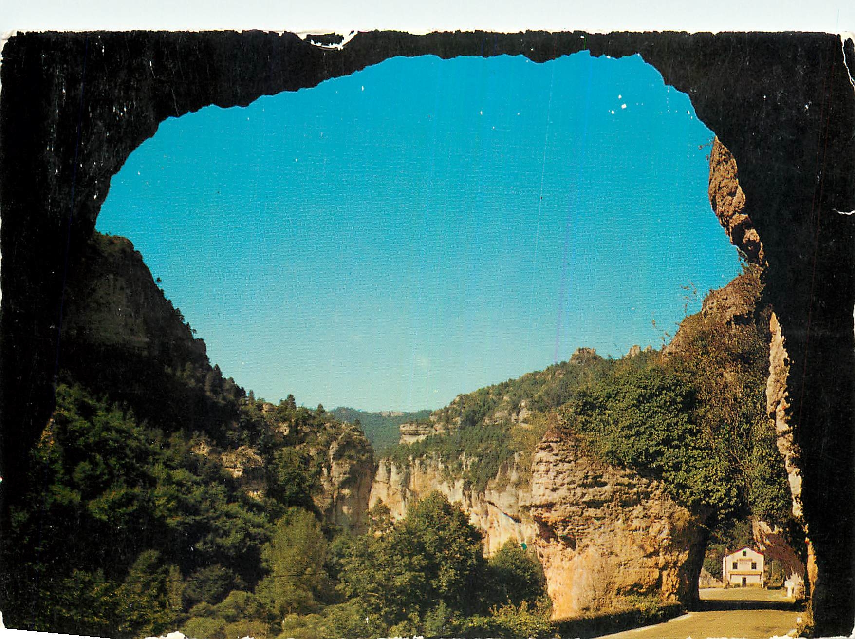 CPM En Parcourant les Gorges du Tarn Cirque des Baumes 