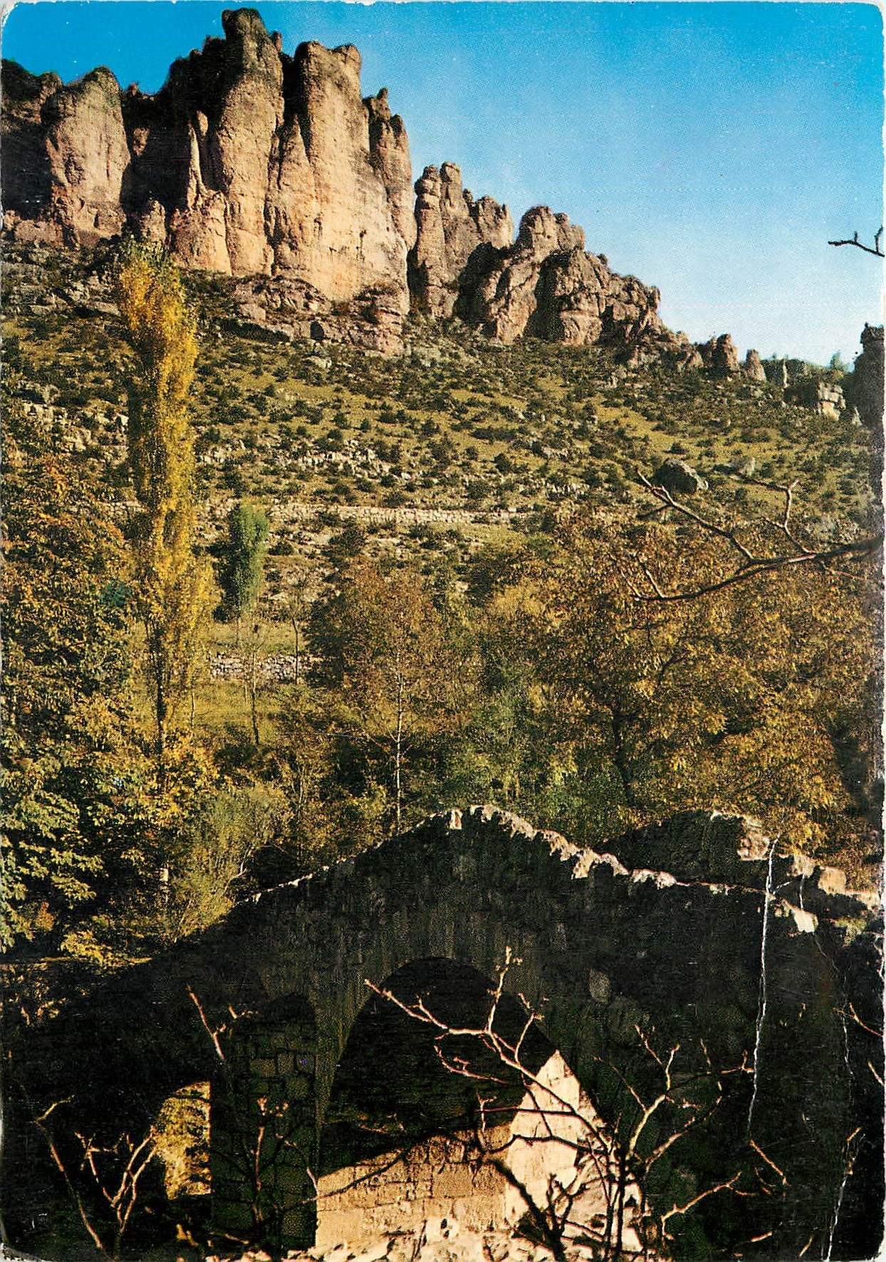 CPM En Parcourant les Gorges du Tarn Lever de soleil dans un paysage pittoresque de la Jonte Le Vieu