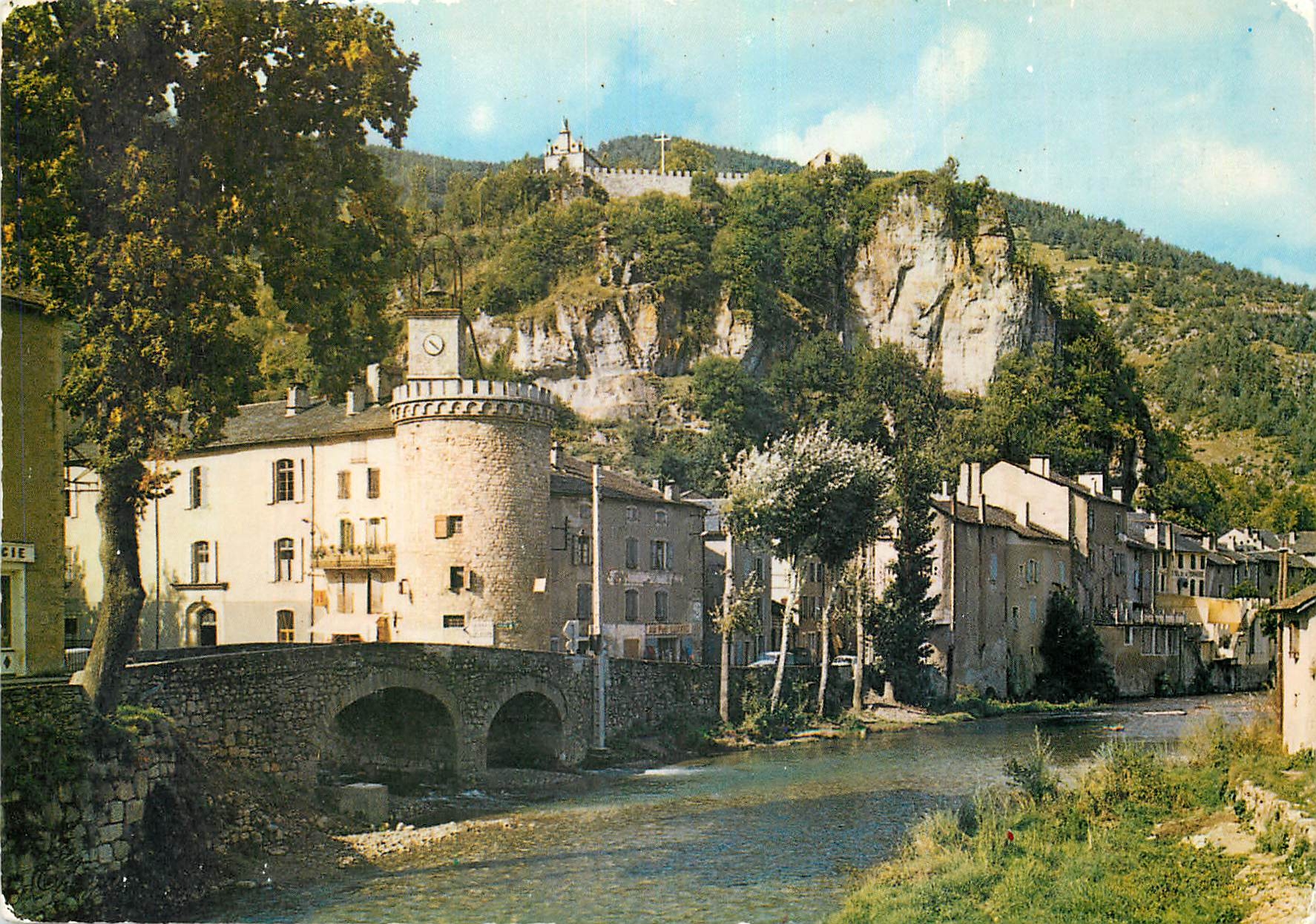 CPM Les Gorges du Tarn Meyrueis Lozere La Tour de l'Horloge et le Rocher de la Vierge 