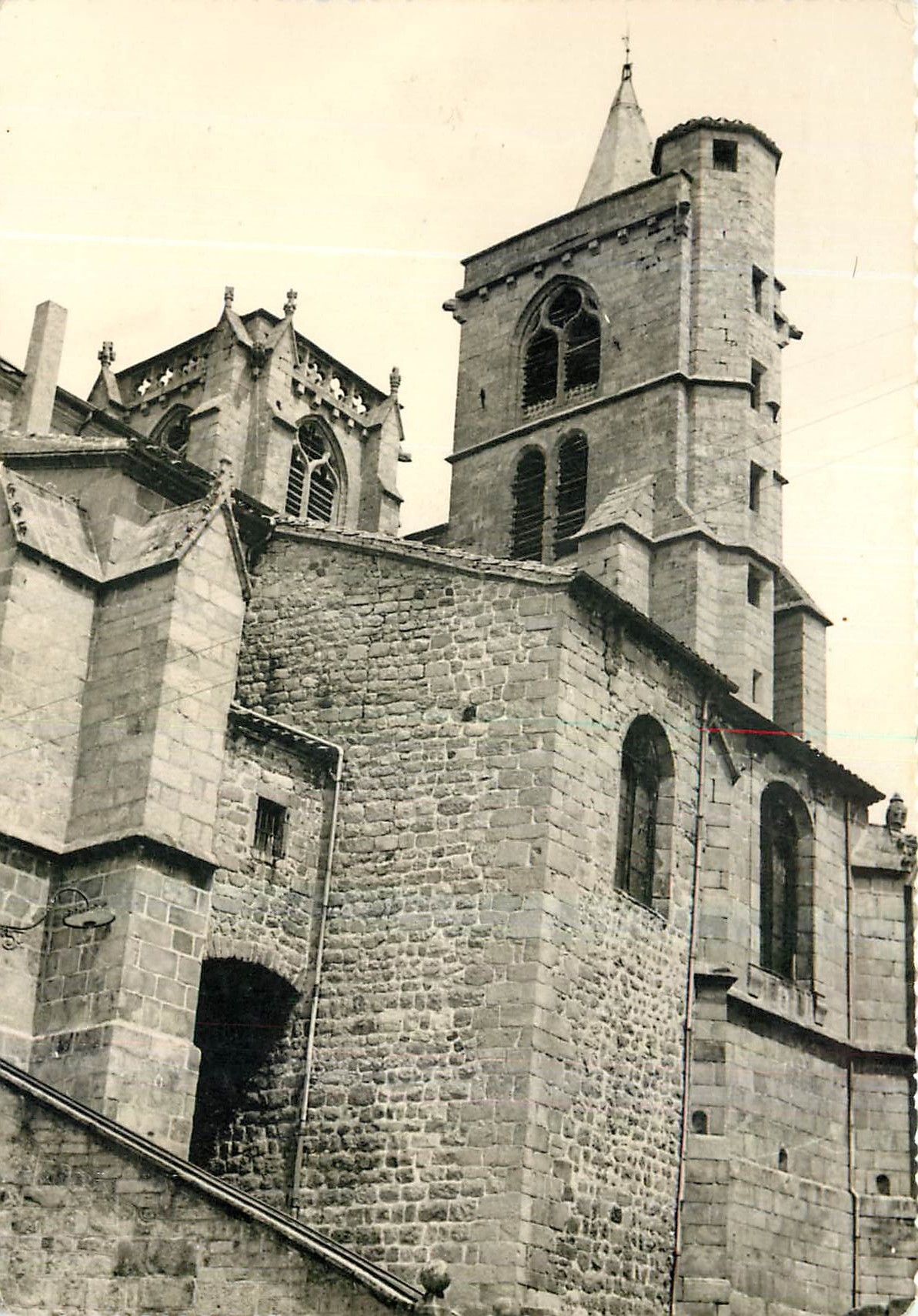 CPM St Bonnet le Chateau Loire Cite moyenageuse Cure d'air Rntree principale de la belle Eglise goth
