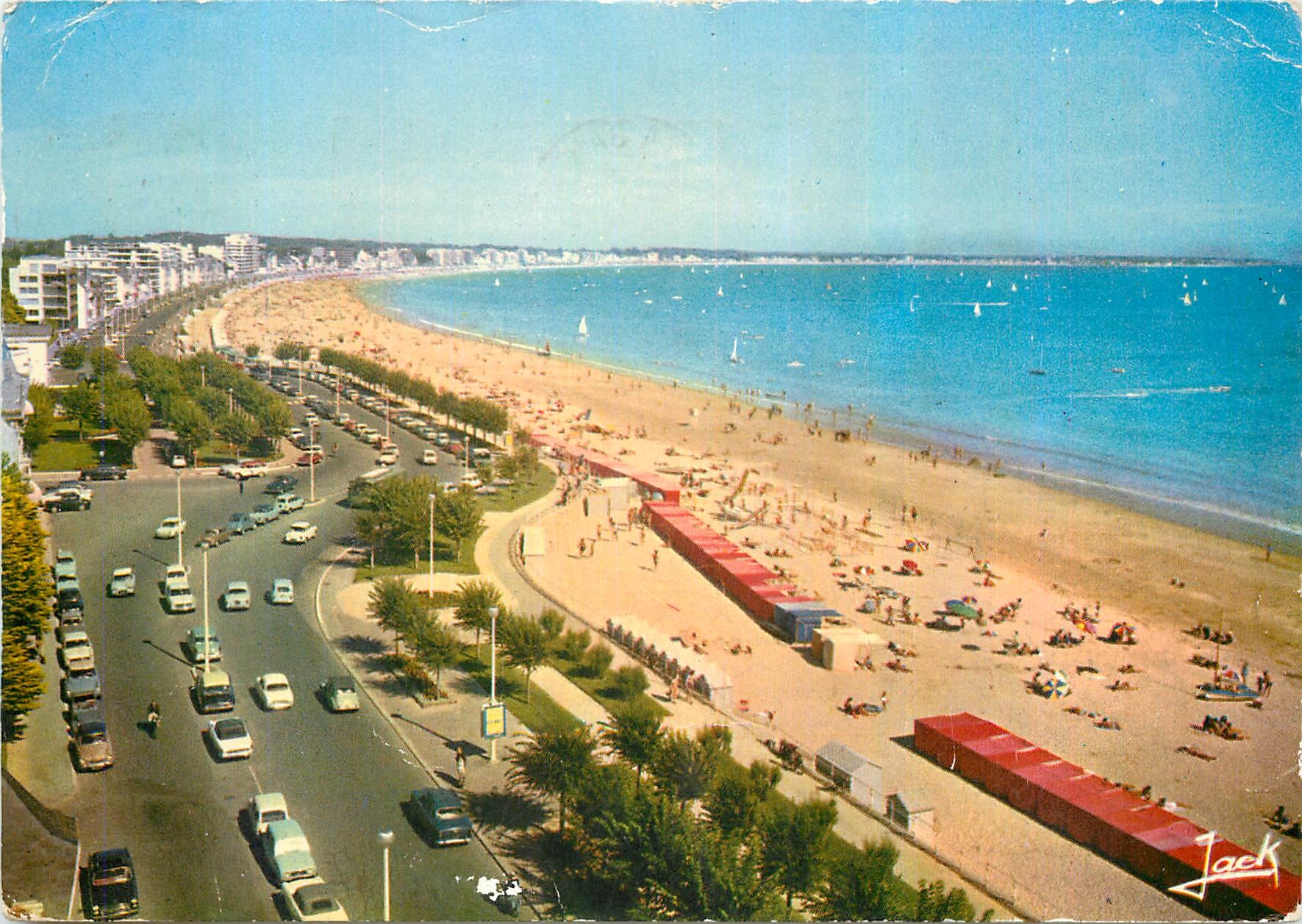 CPM Couleurs de Bretagne La Baule L A La plus belle plage d'Europe Vue d'ensemble de la plage prise 