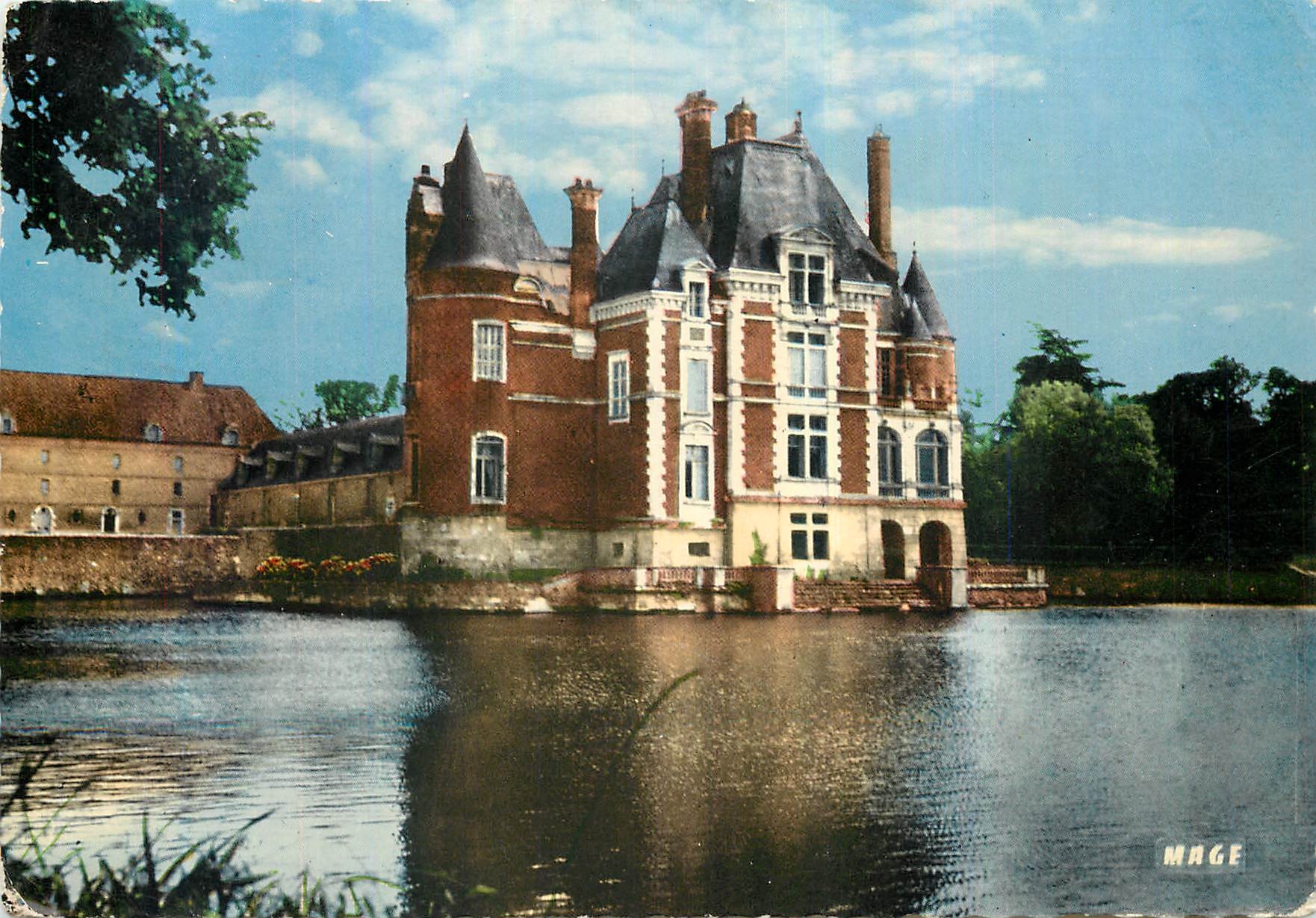 CPM Environs de Gien Le Chateau de la Bussieres Musee de la peche 