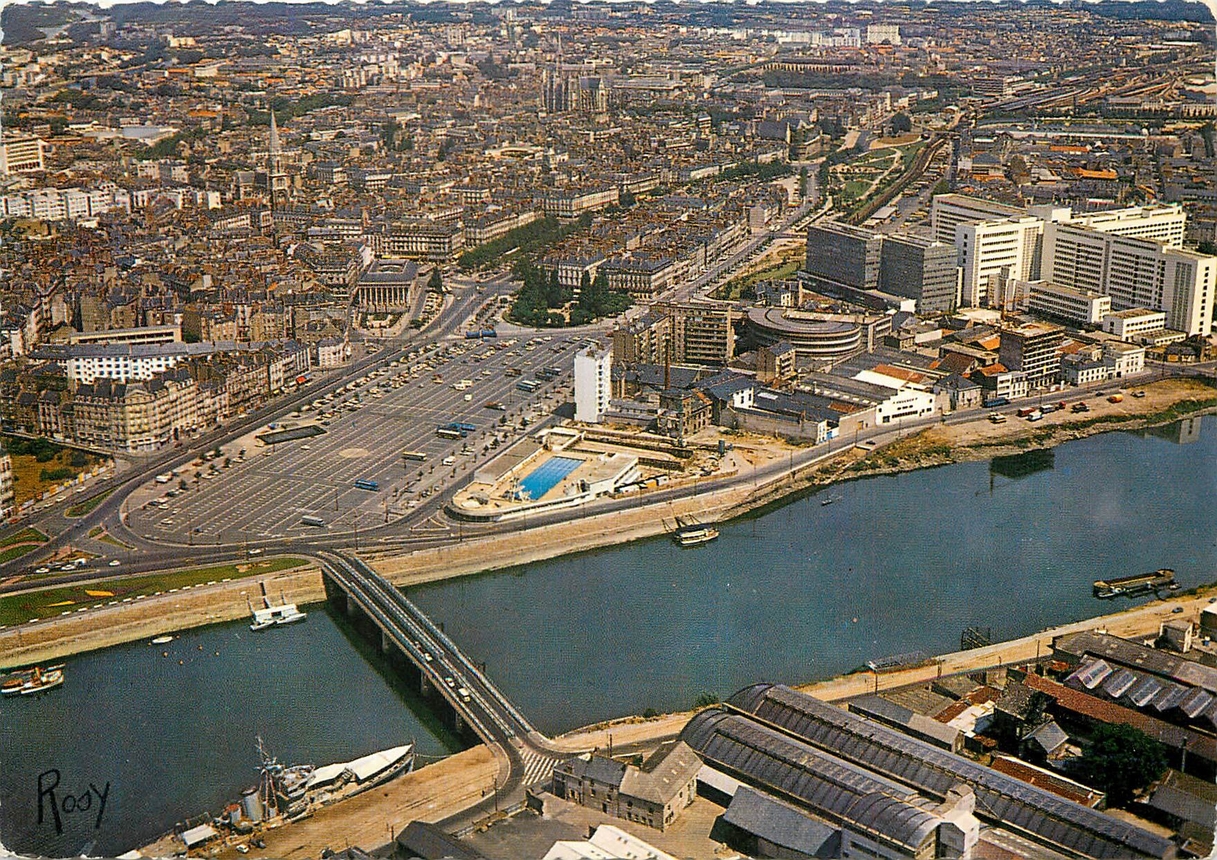 CPM Nantes Vue aerienne du Centre Le C.H.U. et le Pont Bailey 