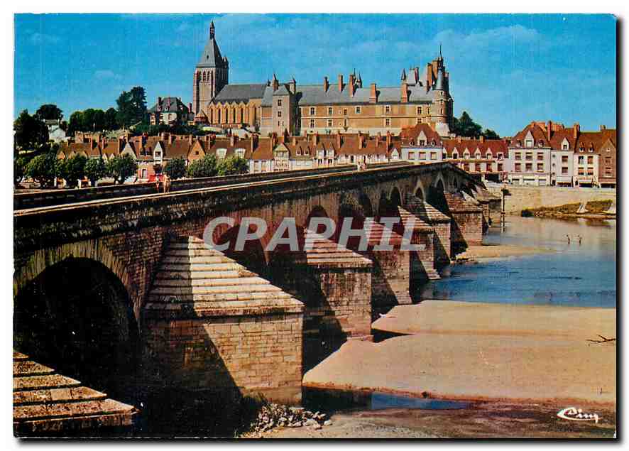 CPM Gien Loiret Le Chateau et le pont sur la Loire 