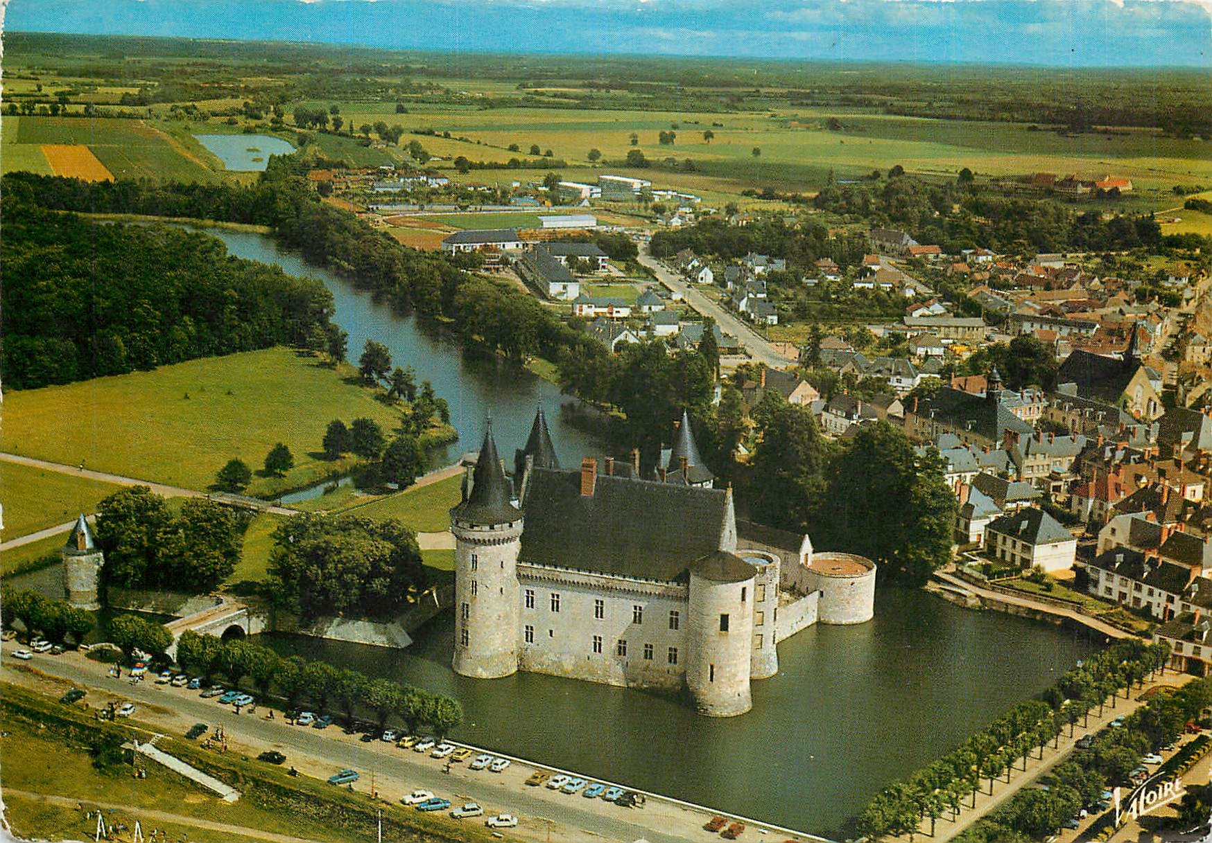 CPM Les Merveilles du Val de Loire Sully sur Loire Loiret Vue aerienne du chateau fortresse feodale 