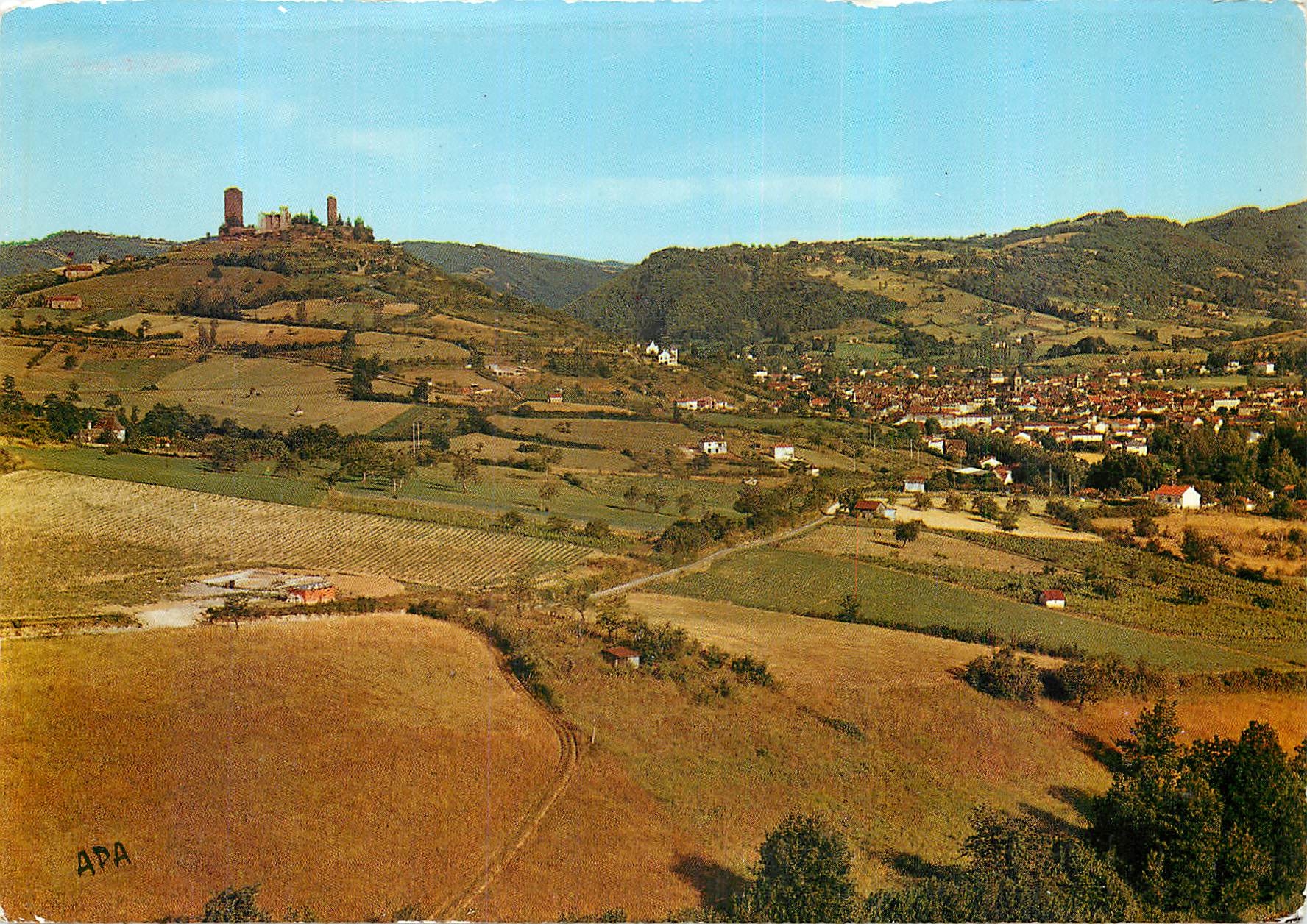 Saint-Céré (Lot) — vue générale panoramique dominée par les Tours de Saint-Laurent — éditeur APA