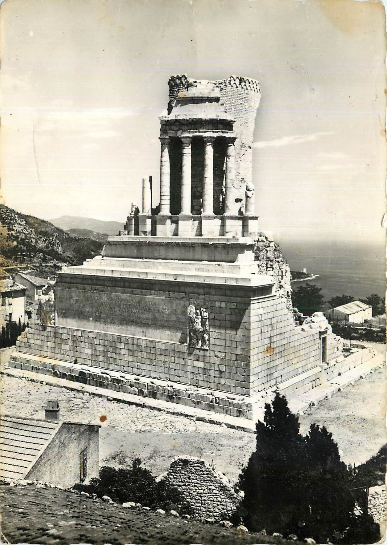 CPM La Turbie A M Le Trophee d'Auguste 