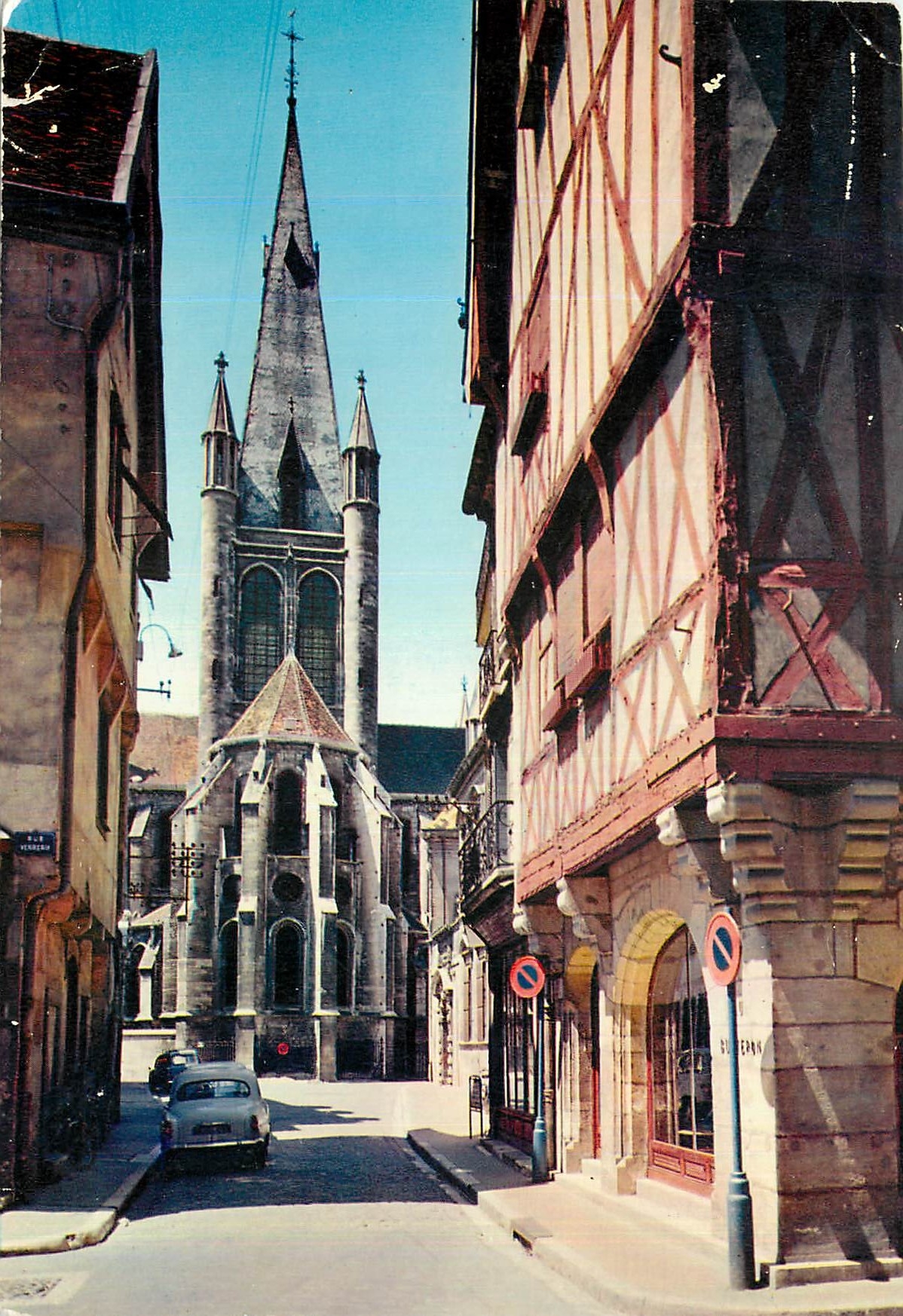 CPM Dijon Cote d'Or Rue de la Chouette Chevet de l'Eglise Notre Dame Hotel de Vogue et ancienne Host