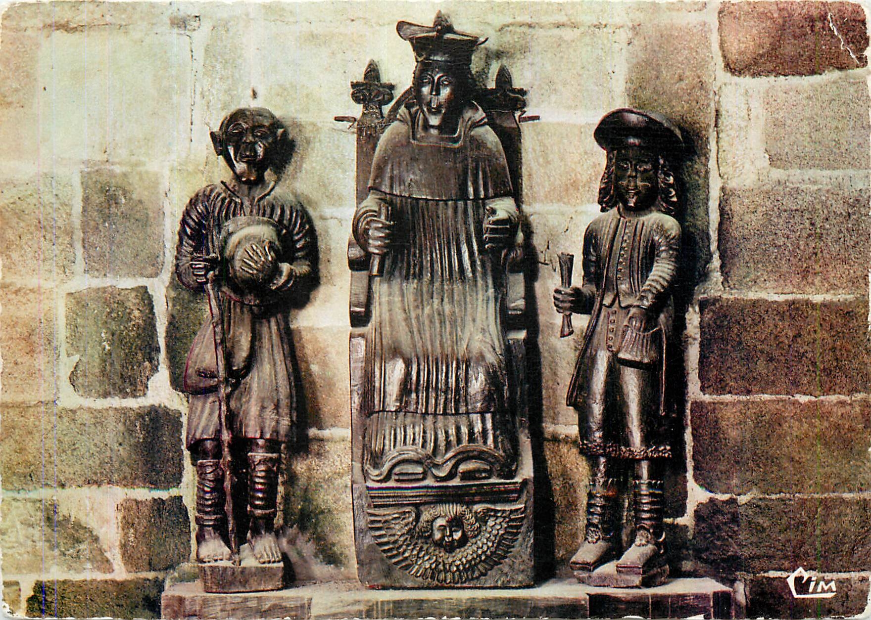 CPM Les tresors Bretons Treguier Cote d'Armor La Cathedrale St Yves entre le Riche et le Pauvre 