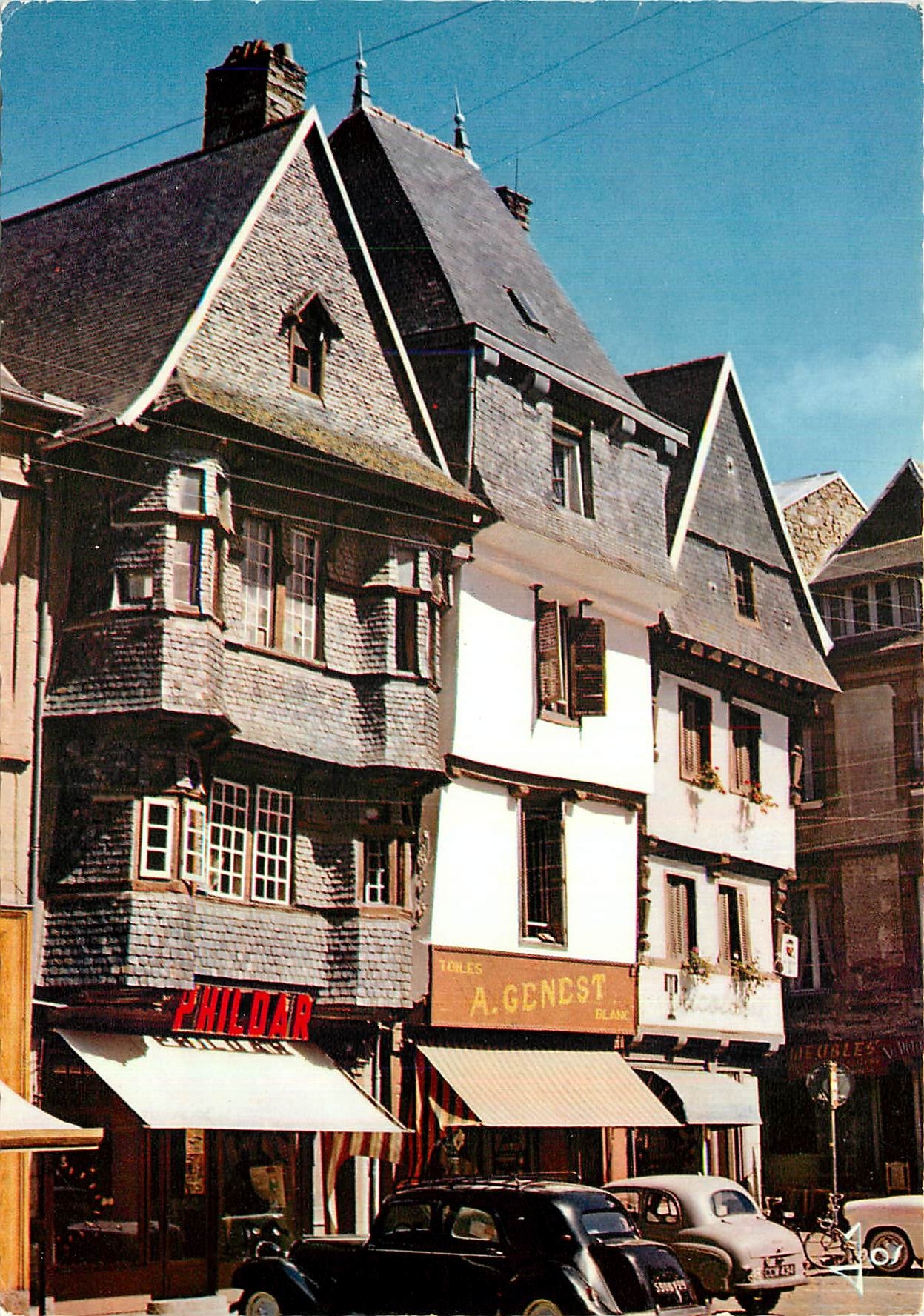 CPM La Bretagne en Couleurs Lannion C du N Maison du 15 siecle a colombages Genest Phildat