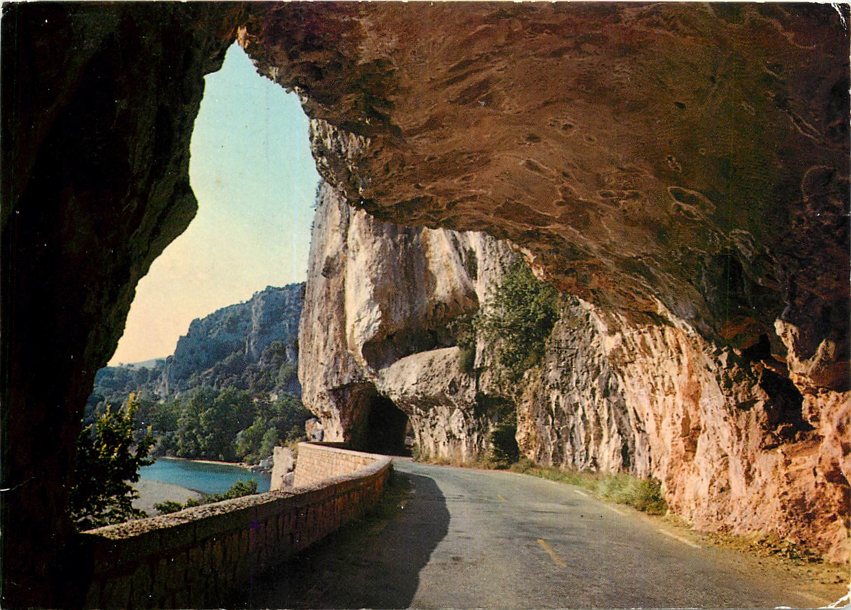 Les Gorges de l'Ardeche — Tunnel auf der Straße zum Pont d'Arc — Éditions J. Cellard