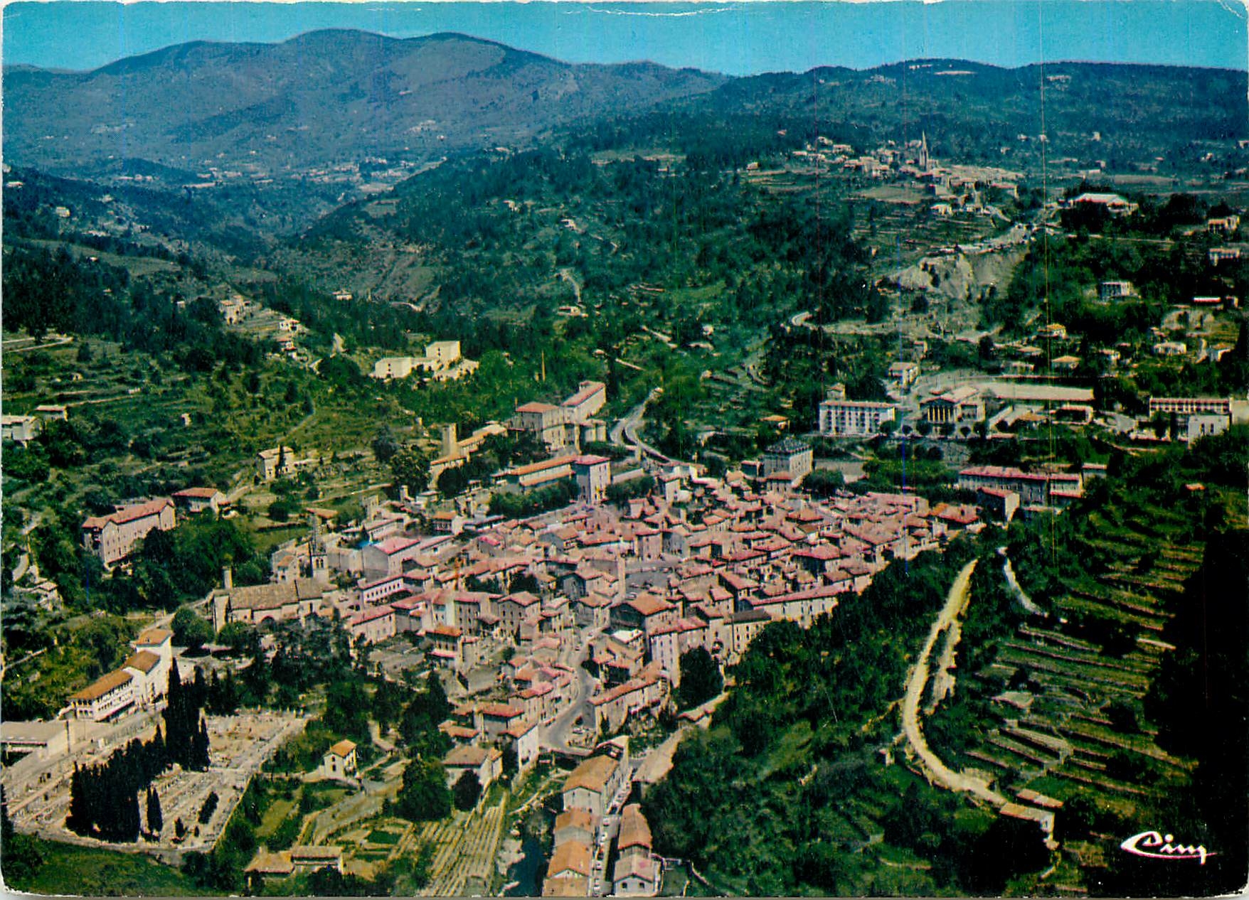 CPM Largentiere Ardeche Vue generale aerienne au fond le village de Chassiers 
