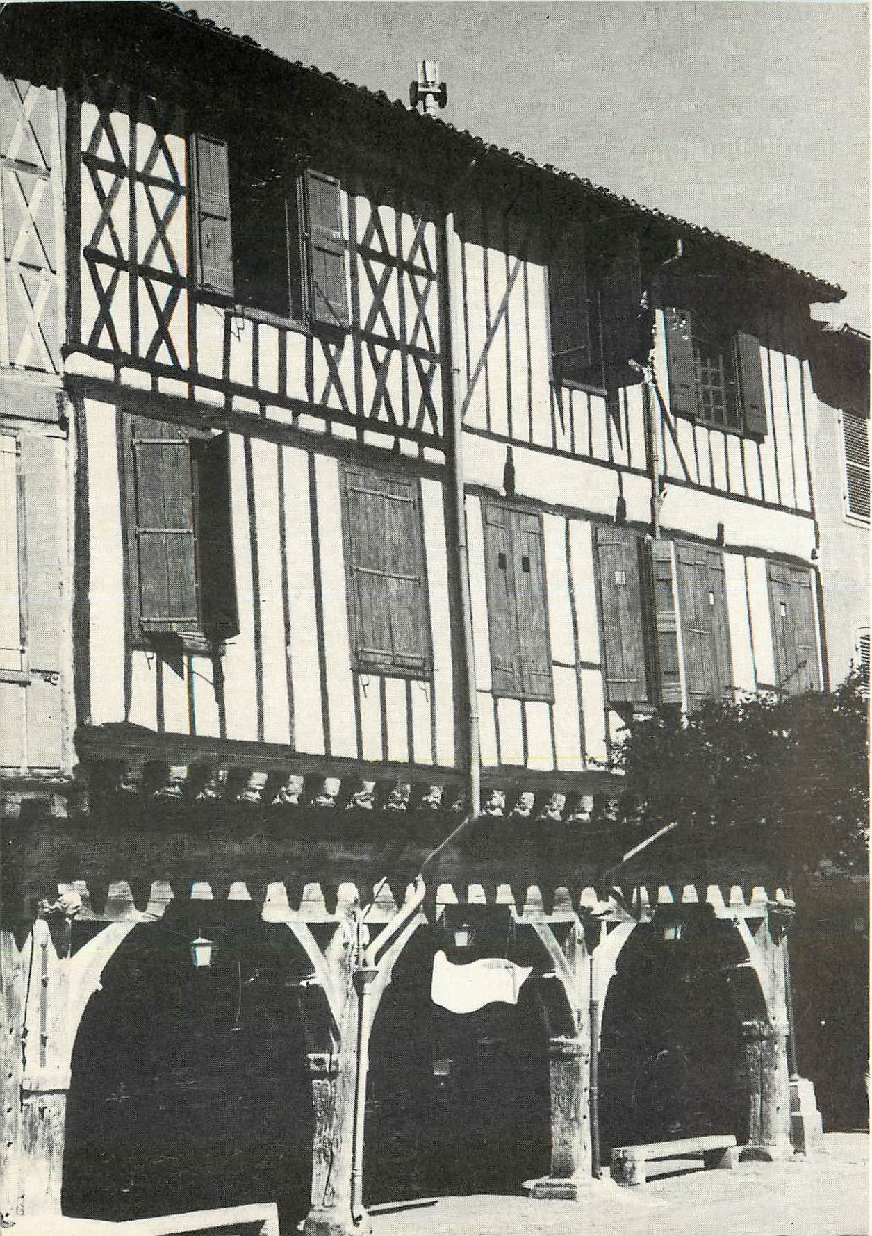 CPM Mirepoix Ariege La Maison des Consuls qui se trouve au centre des Couverts 