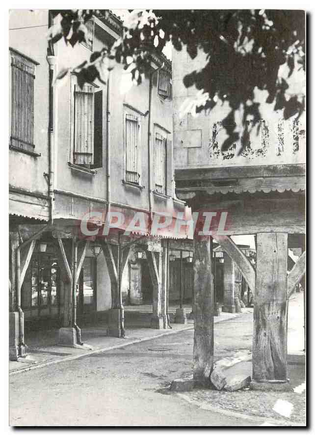 CPM Mirepoix Ariege Couverts en charpente Angle sud est de la place 