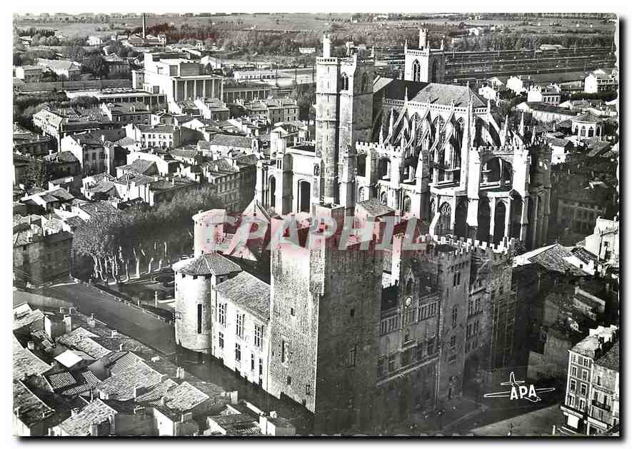 CPM En Survolant L'Aude Narbonne La Basilique St Just 