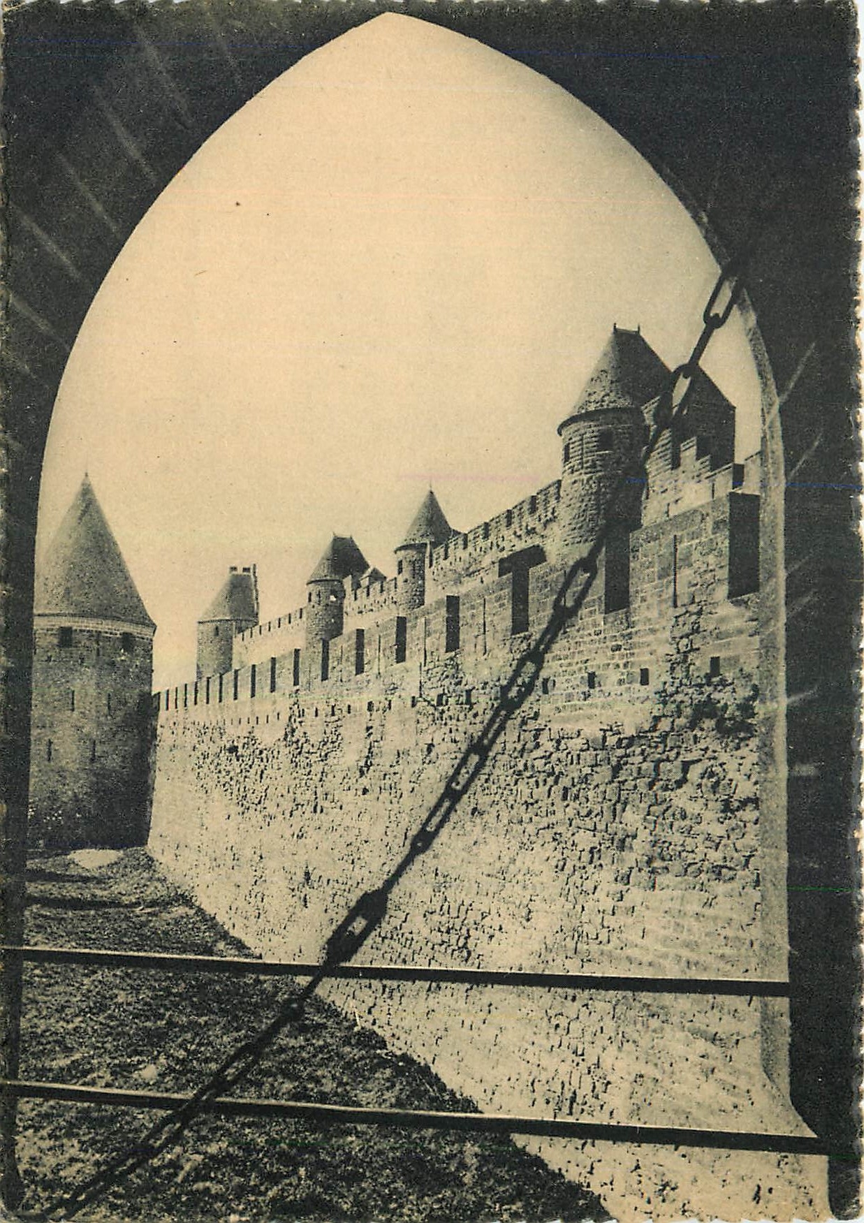 CPM Cite de Carcassonne Aude Les Remparts vus du Pont Levis Porte St Sernin 